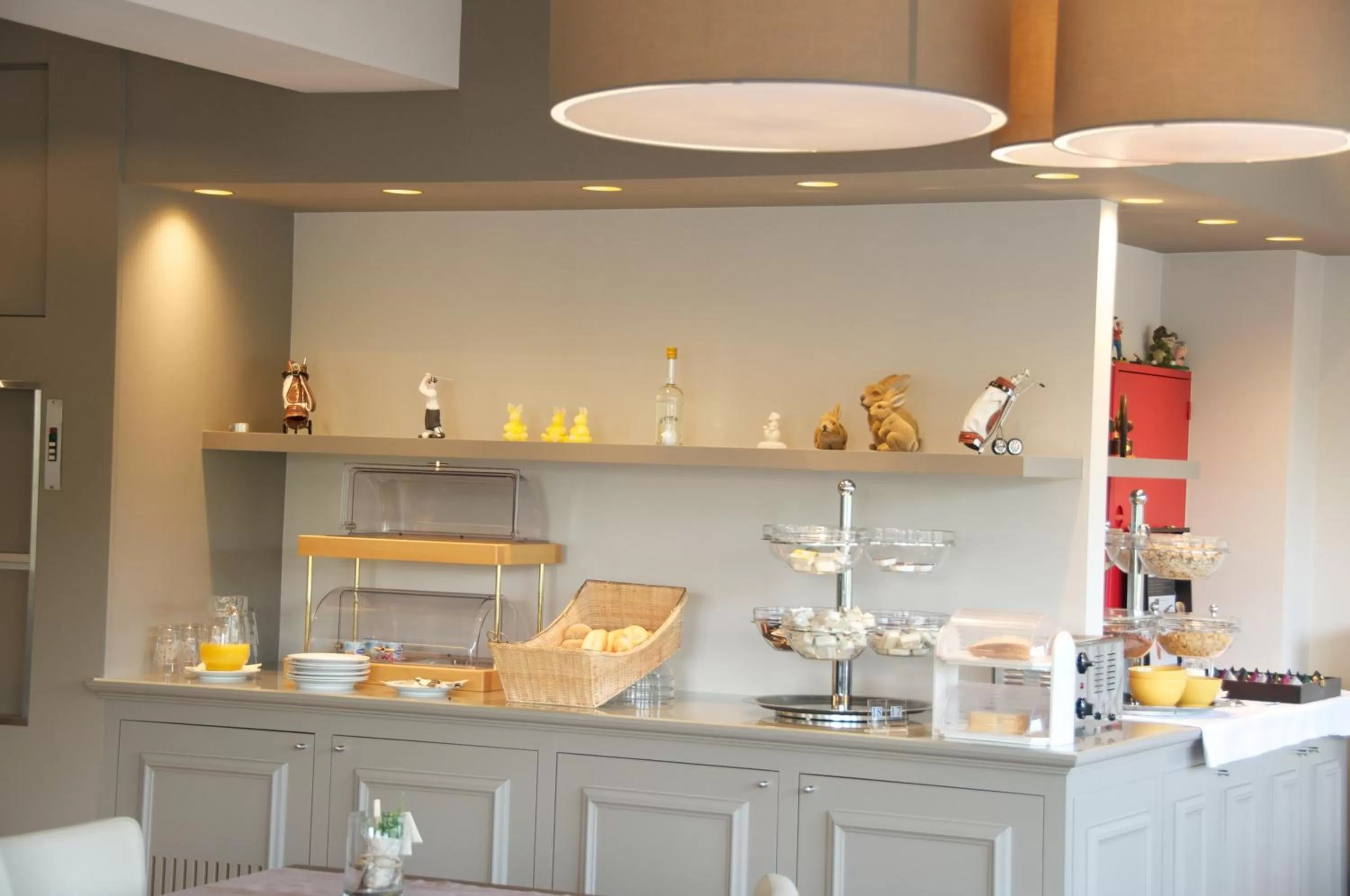 Restaurant/places to eat in Hotel De Golf