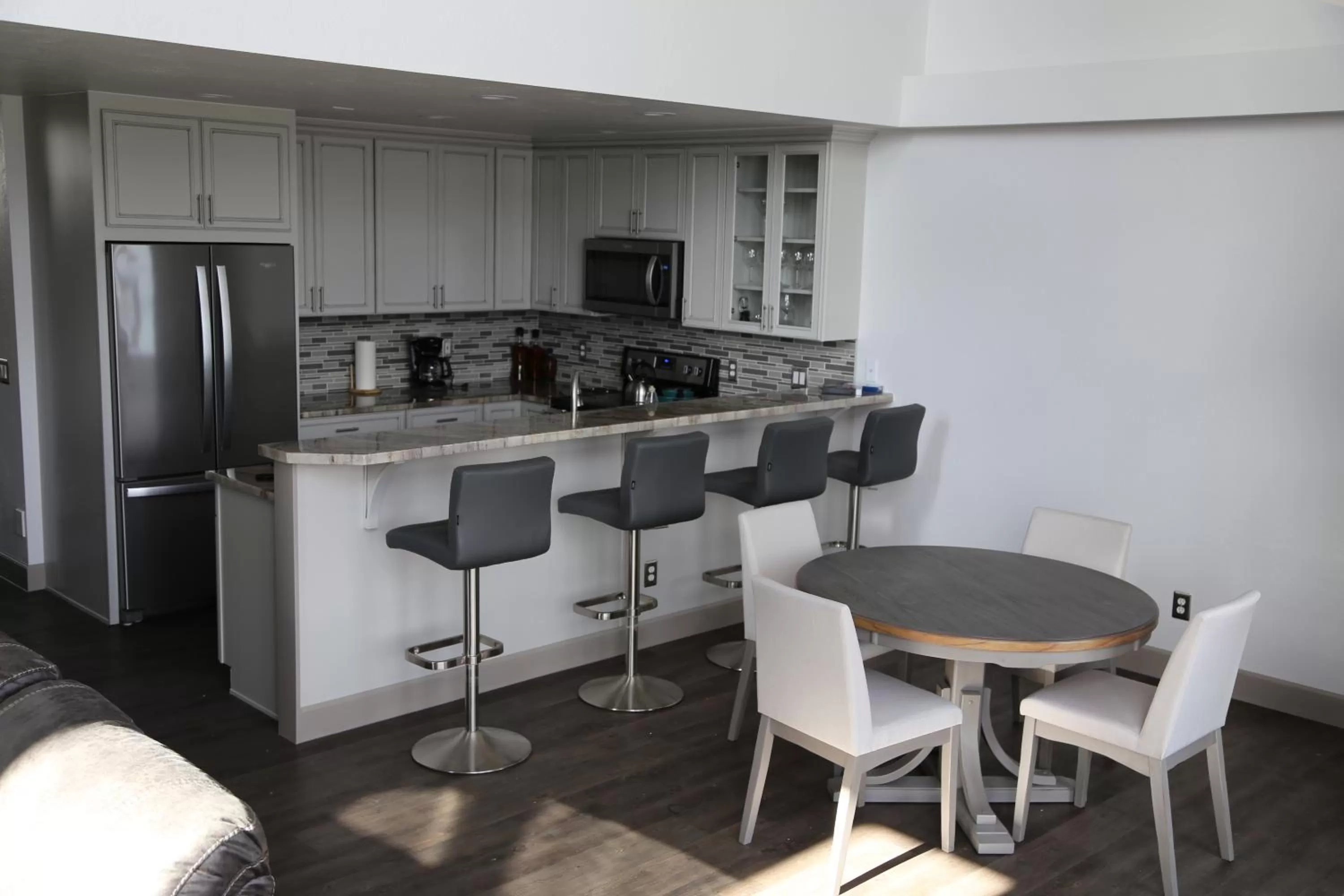 Kitchen/Kitchenette in Otter Beach Lodges