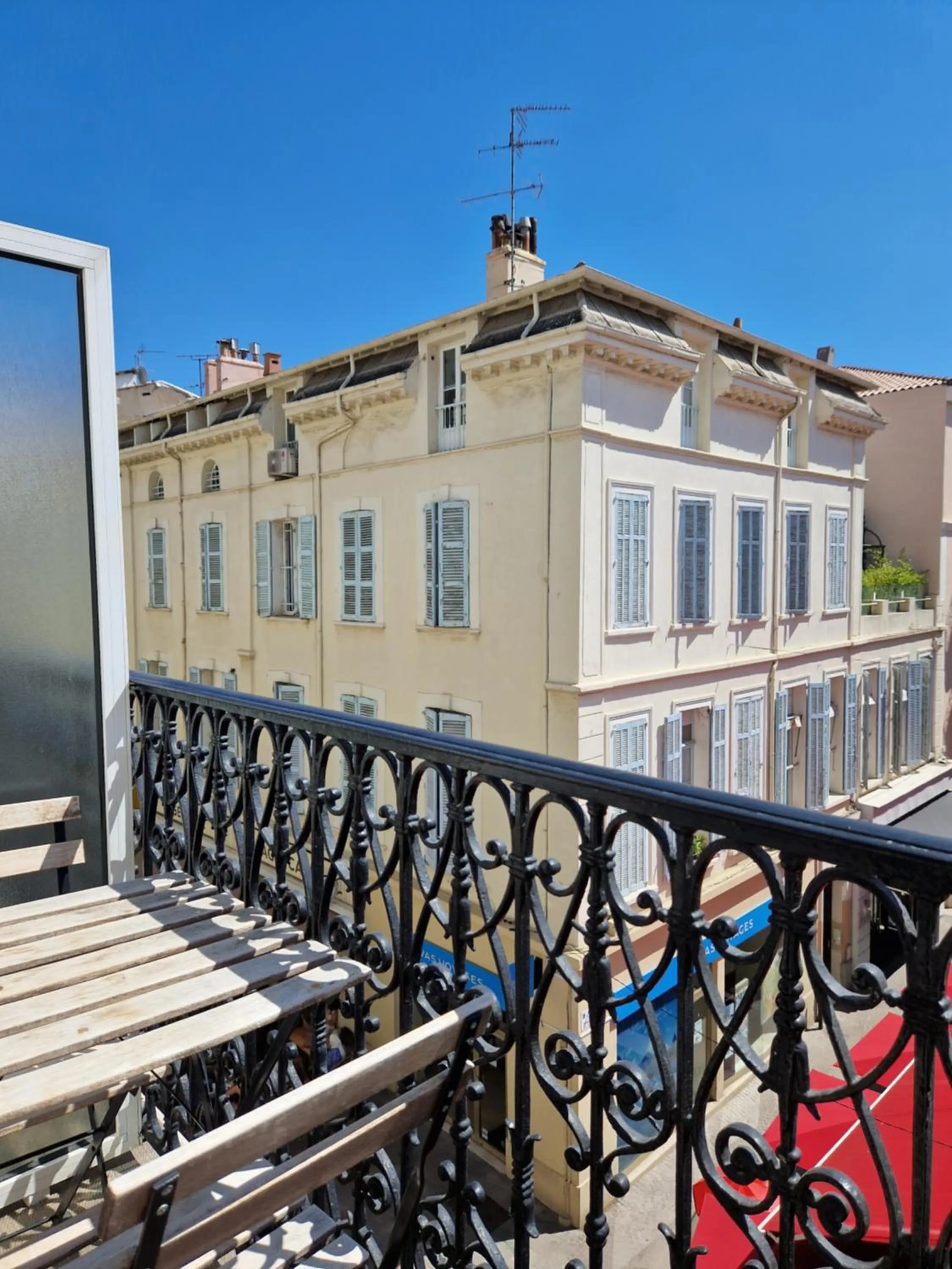 City view in Hôtel La Villa Tosca