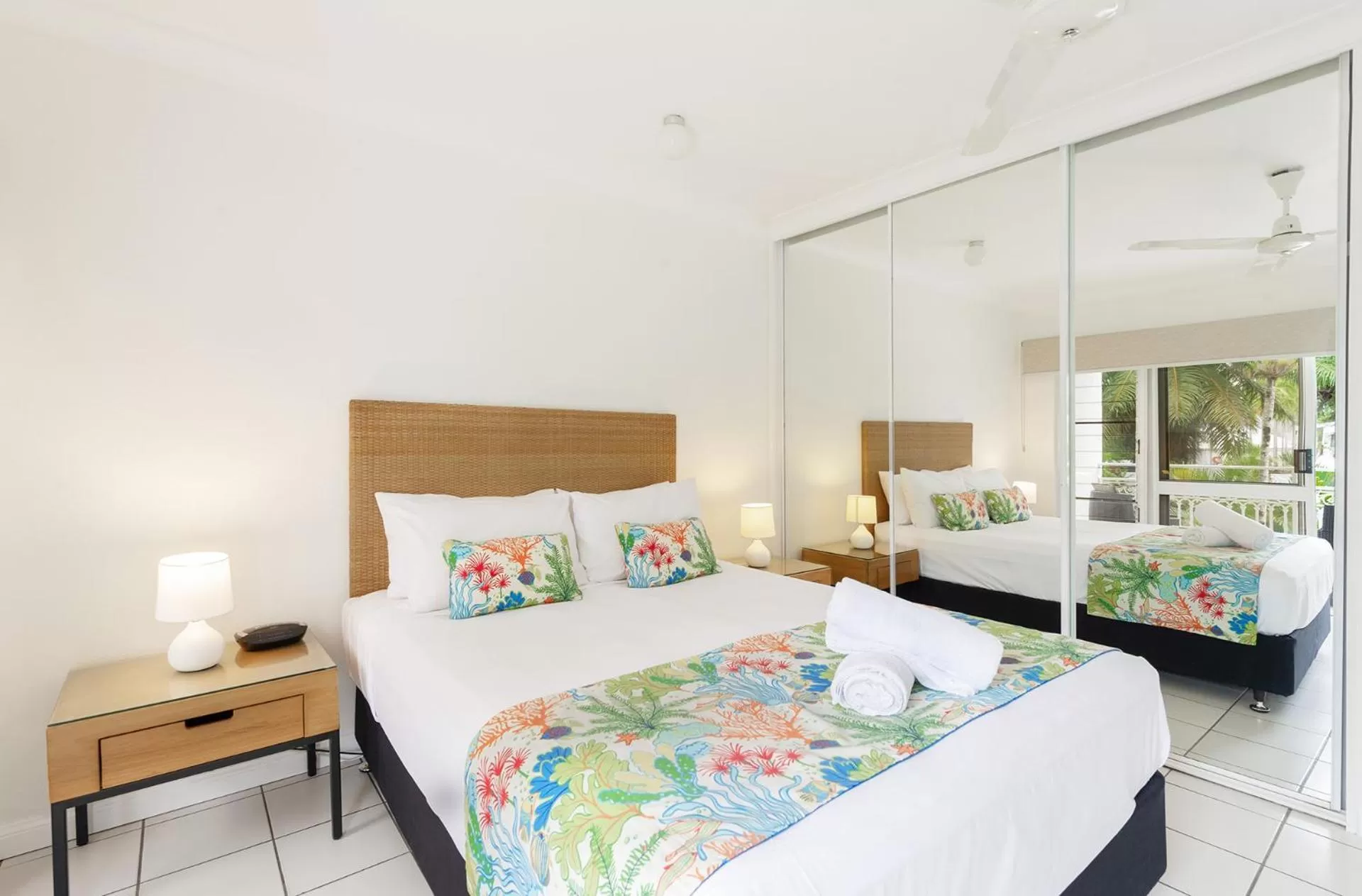 Photo of the whole room, Bed in Garrick House