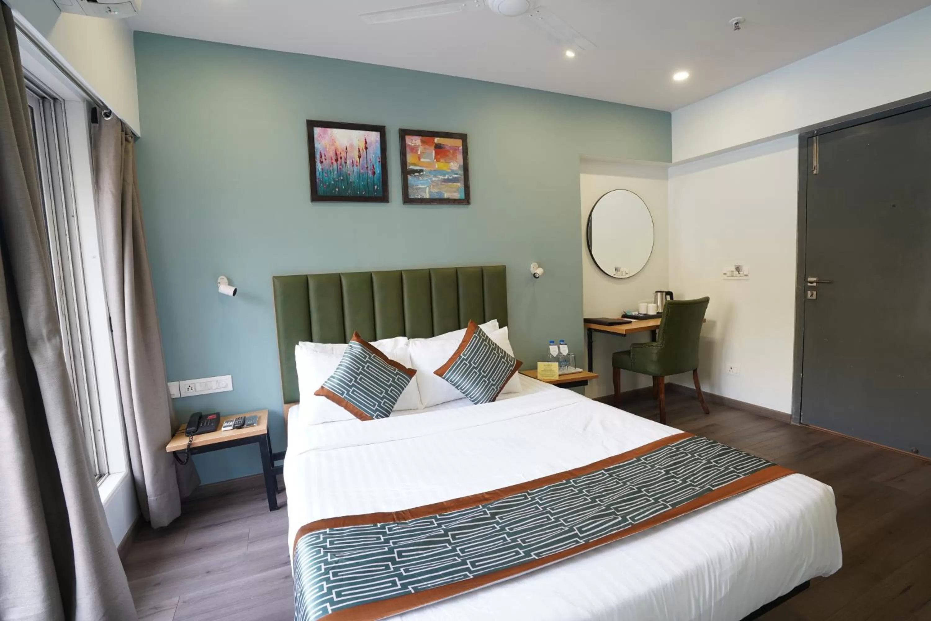 Bedroom, Bed in Apex Beacon Hotel, Mumbai