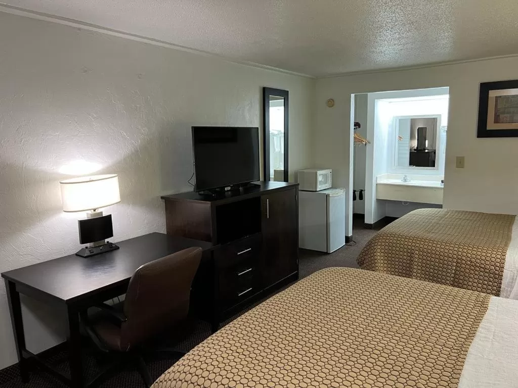 Bed in Driftwood Inn - Lake City