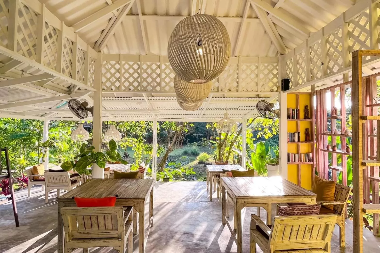 Restaurant/Places to Eat in Baan Bua Cottage SHA EXTRA PLUS B5510