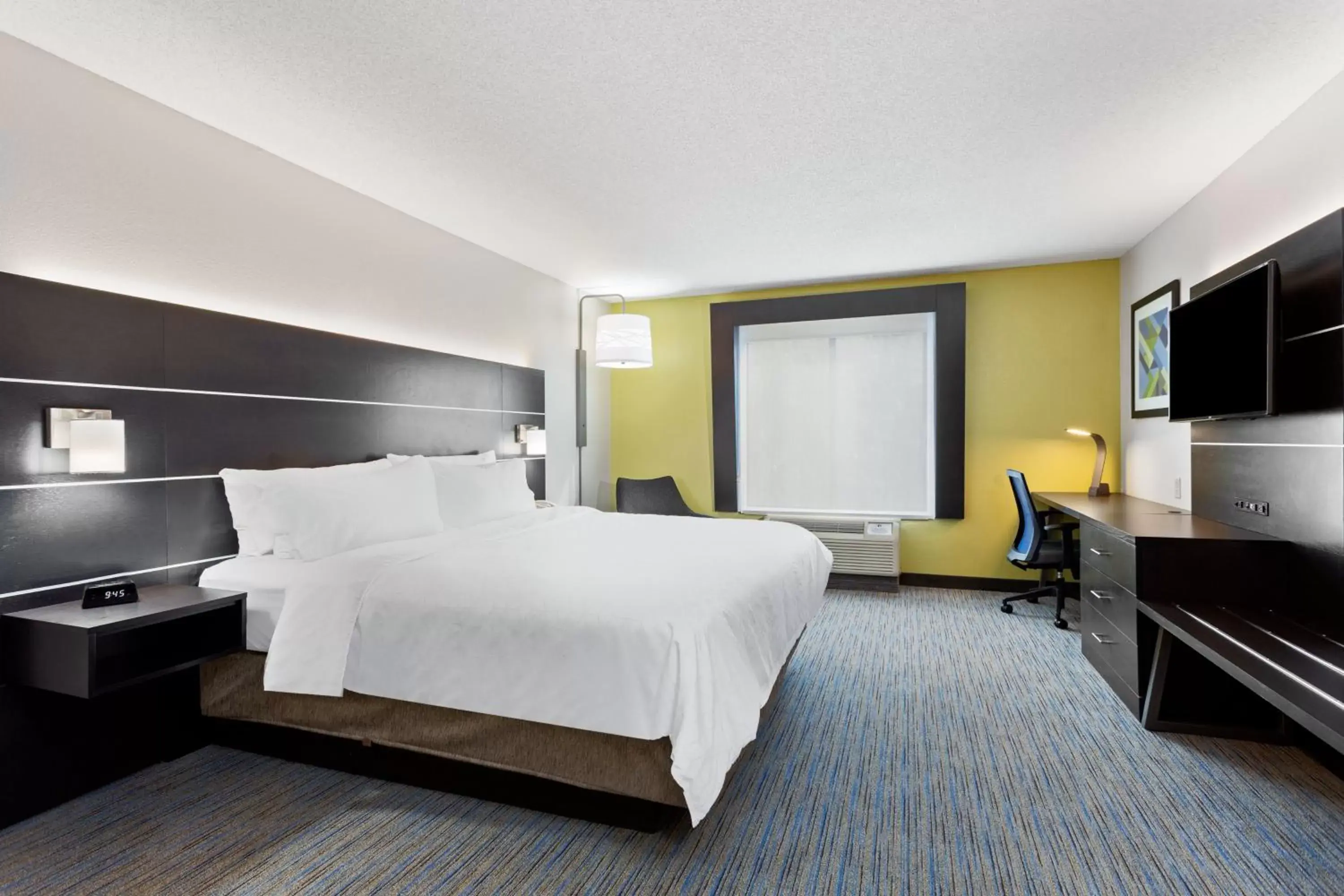 Standard King Room with Roll-in Shower - Mobility Accessible in Holiday Inn Express & Suites Culpeper by IHG Standard King Room with Roll-in Shower - Mobility Accessible in Holiday Inn Express & Suites Culpeper by IHG
