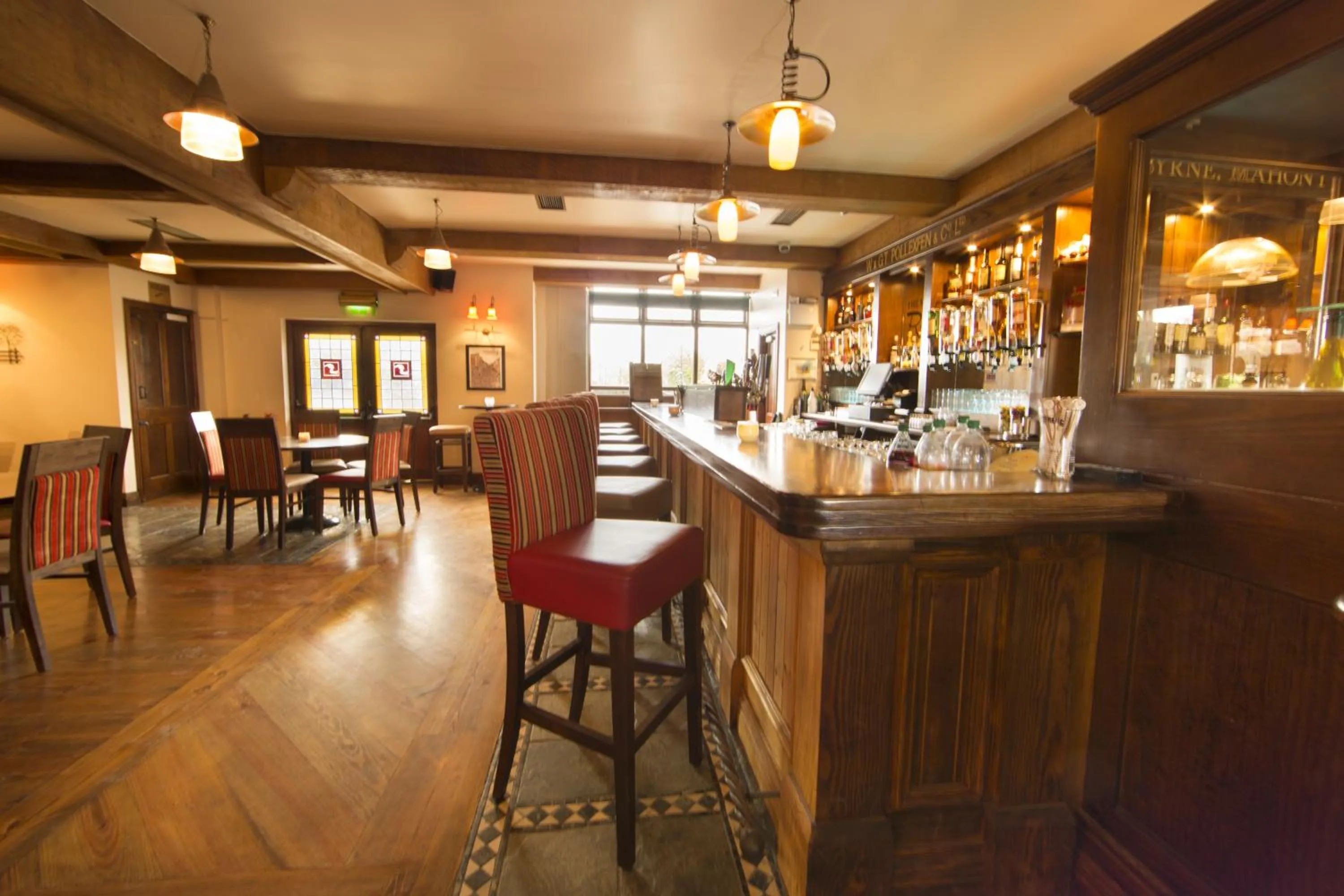 Lounge or bar in Riverside Hotel