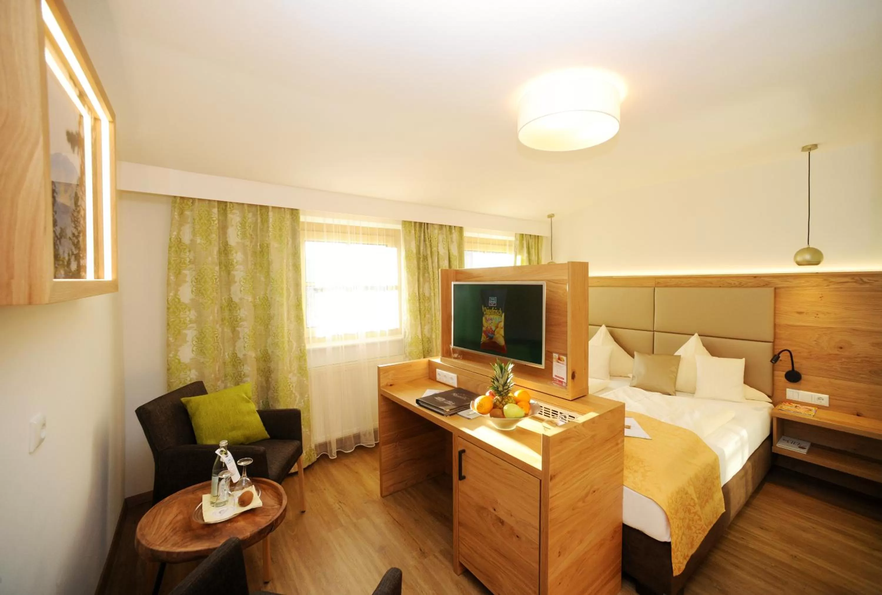 TV and multimedia, Bed in Wander und Aktiv Hotel Rösslwirt