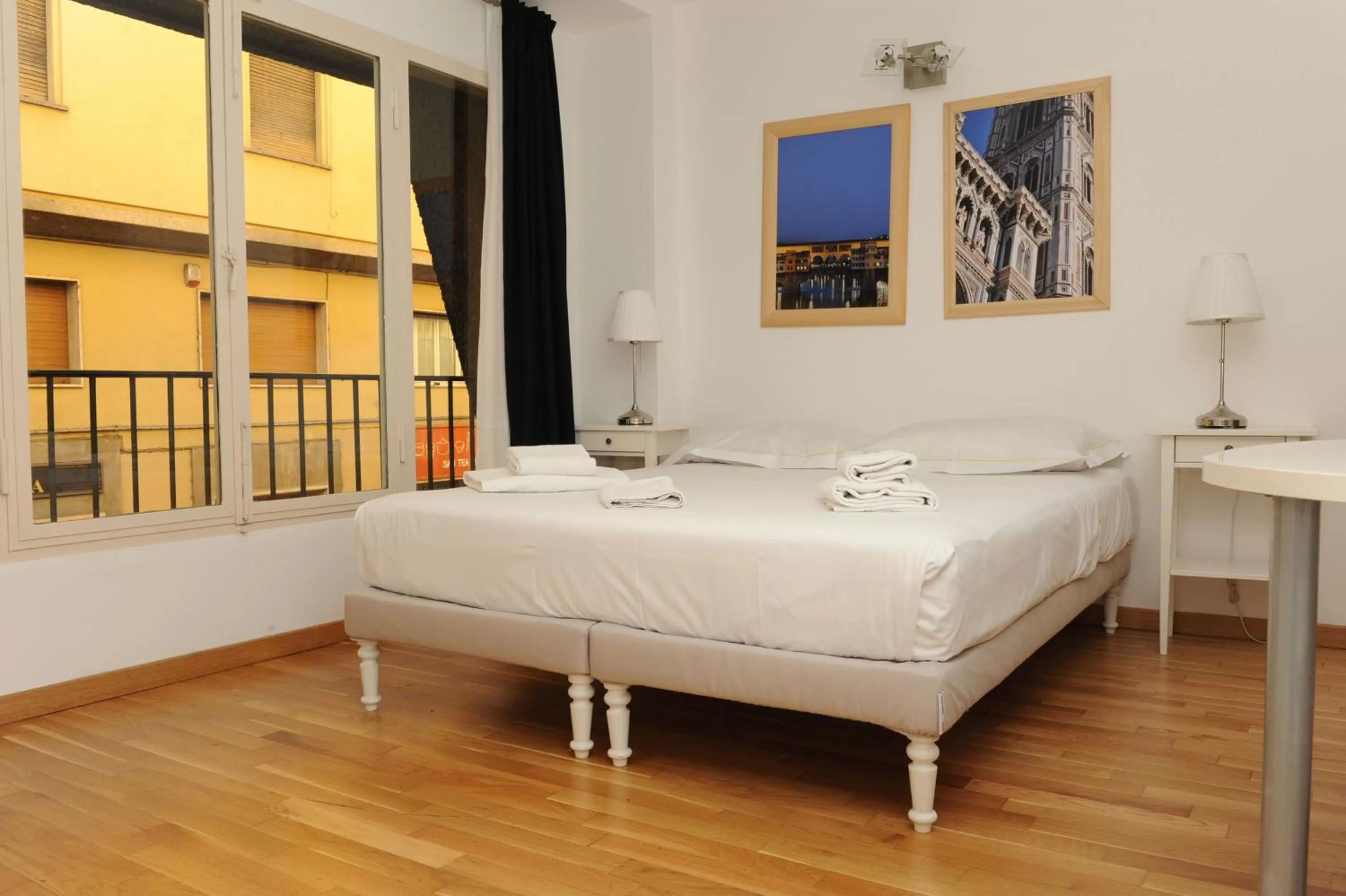 Photo of the whole room, Bed in Pontevecchio Relais