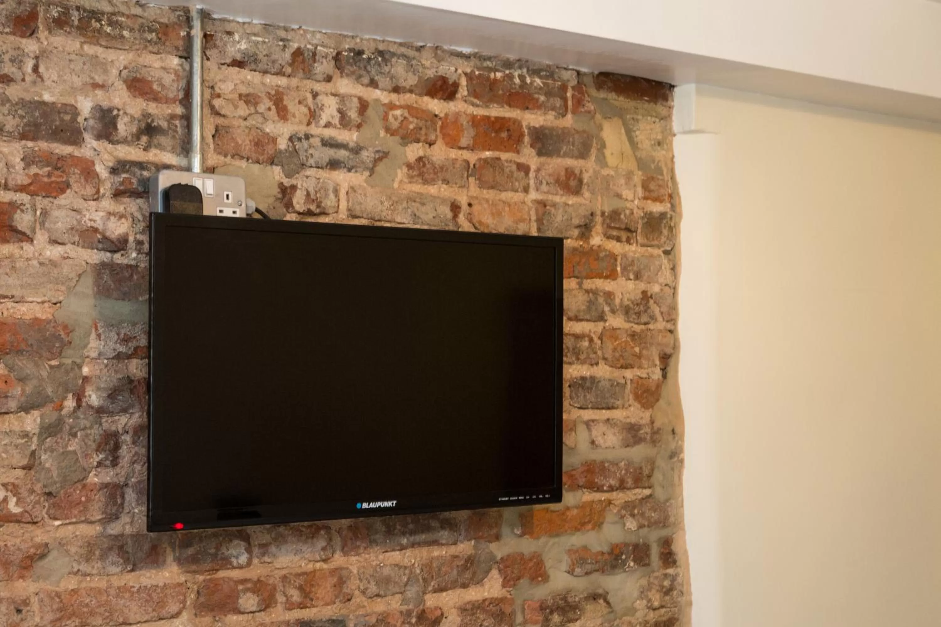 Bedroom, TV/Entertainment Center in The Resolution Hotel