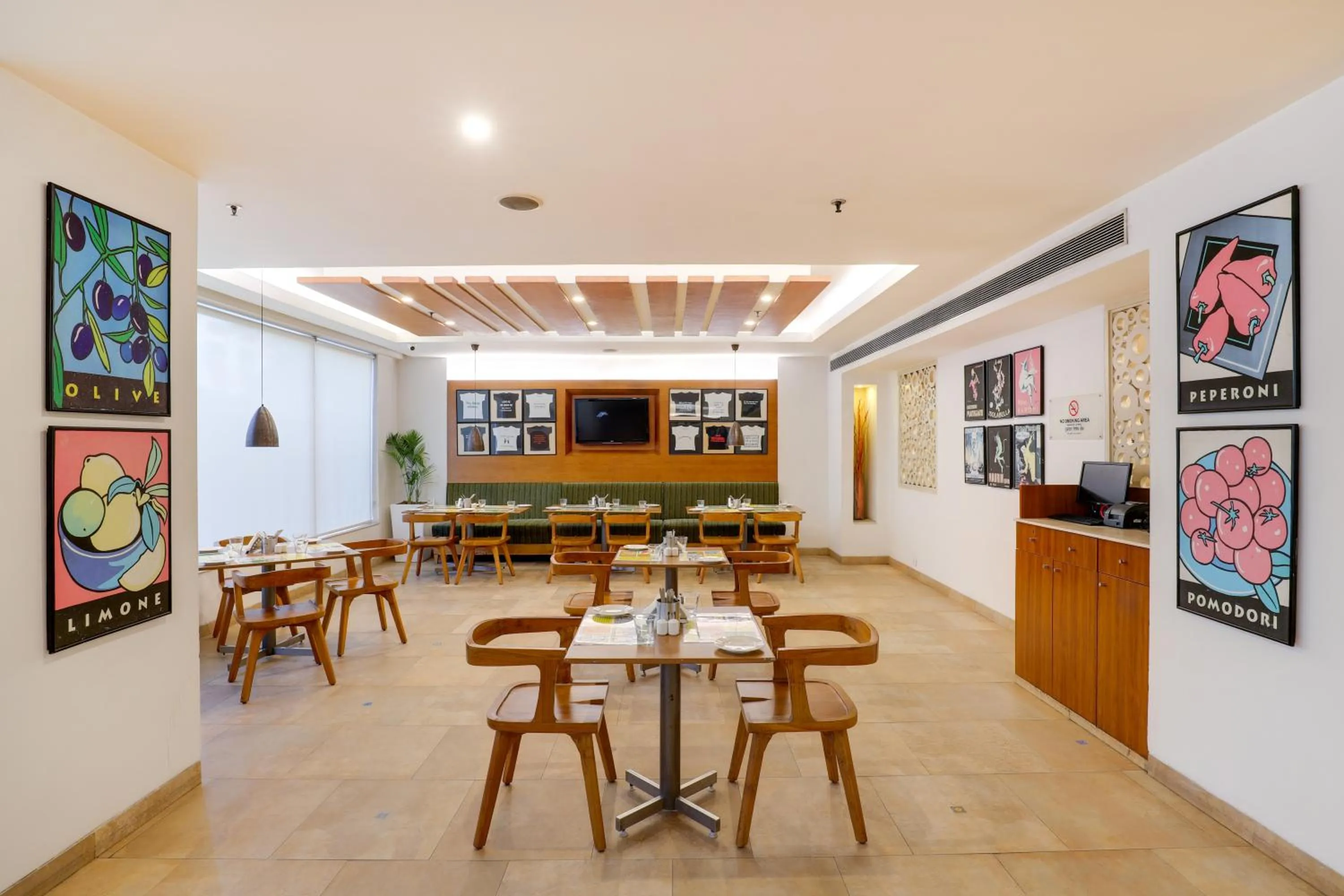 Restaurant/places to eat in Lemon Tree Hotel Chandigarh