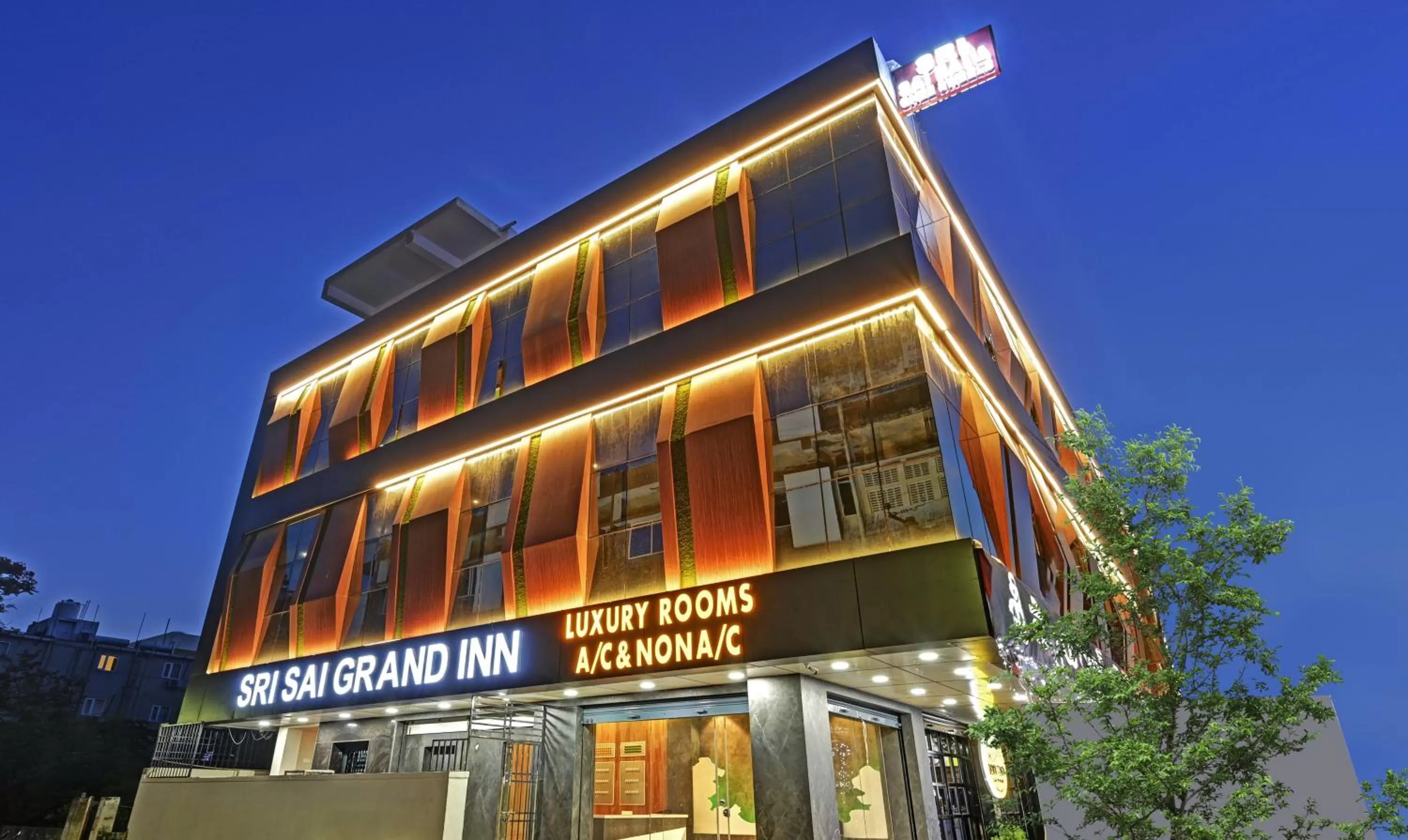 Facade/entrance in Itsy Hotels Sri Sai Grand Inn