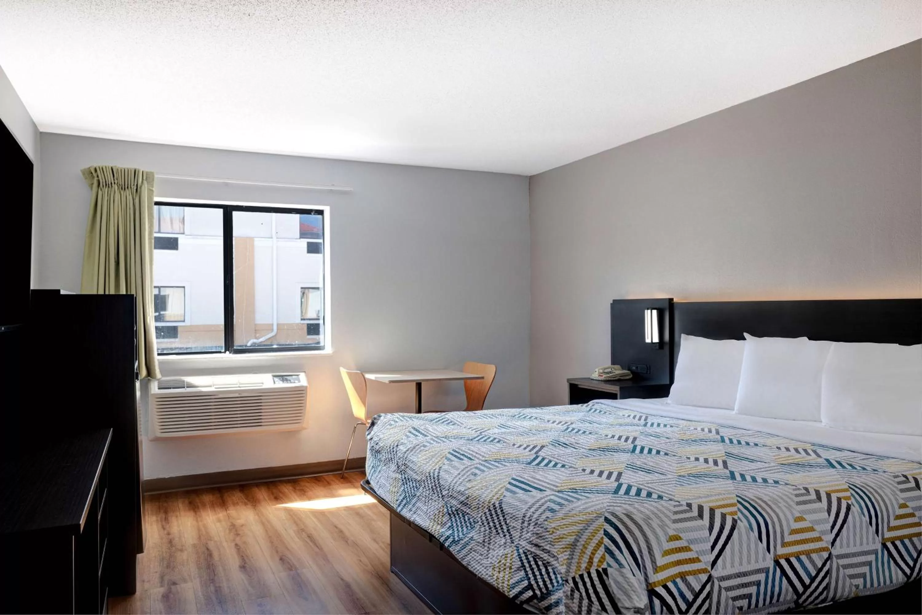 Bedroom, Bed in Motel 6-Shepherdsville, KY Louisville South