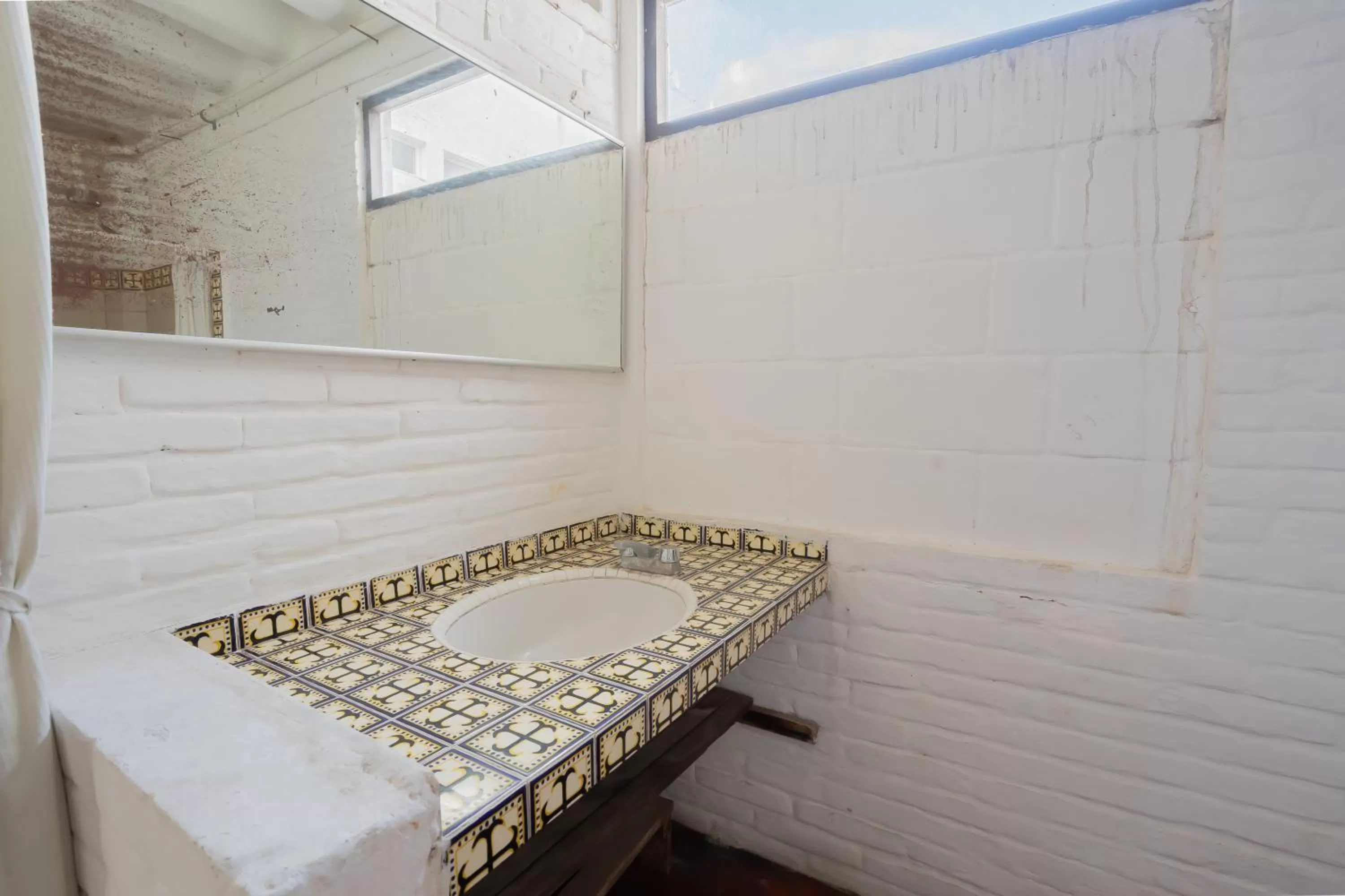 Bathroom in Hotel Mision, Acapulco centro