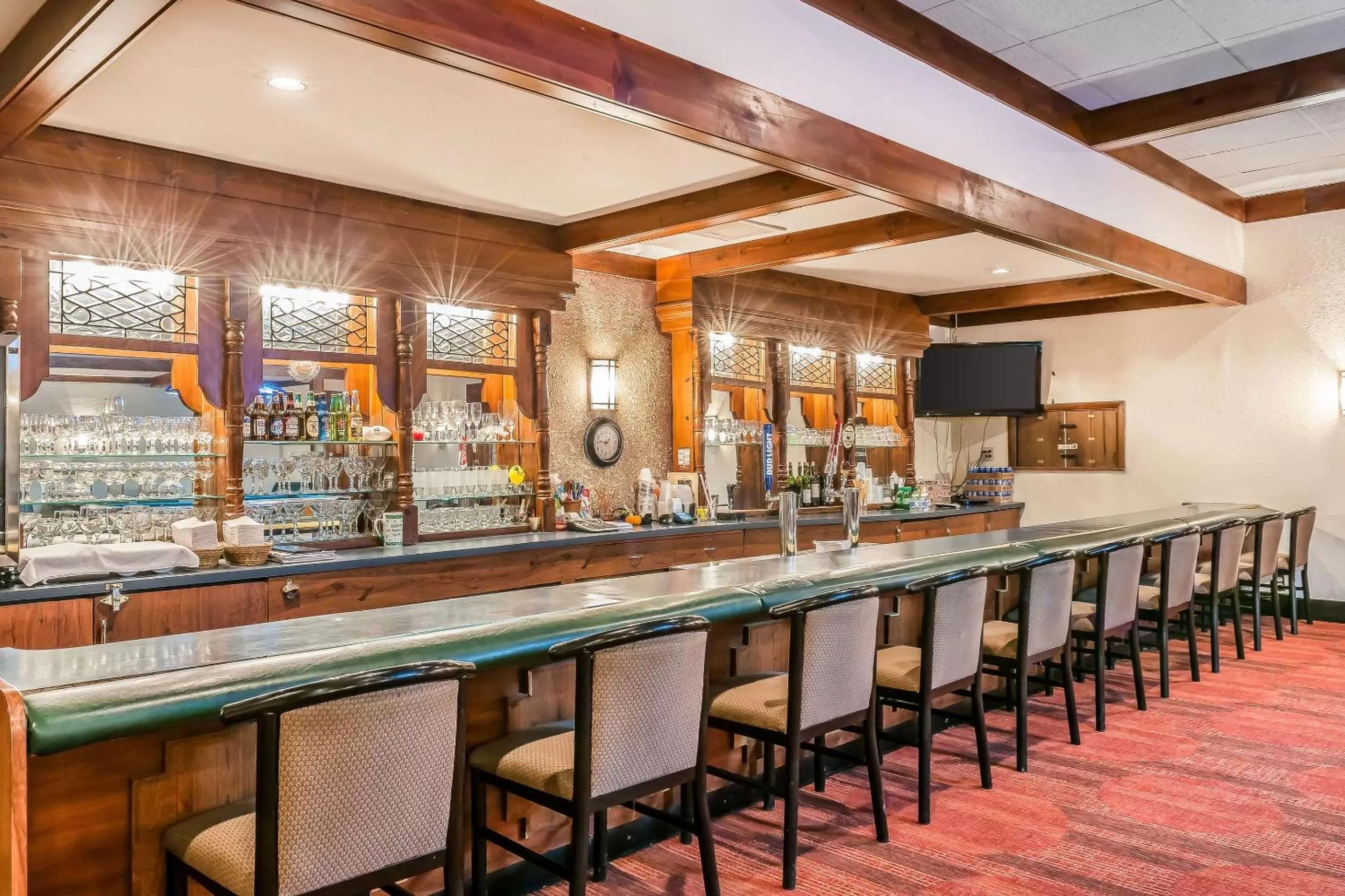 Lounge or bar in Quality Inn Gallipolis