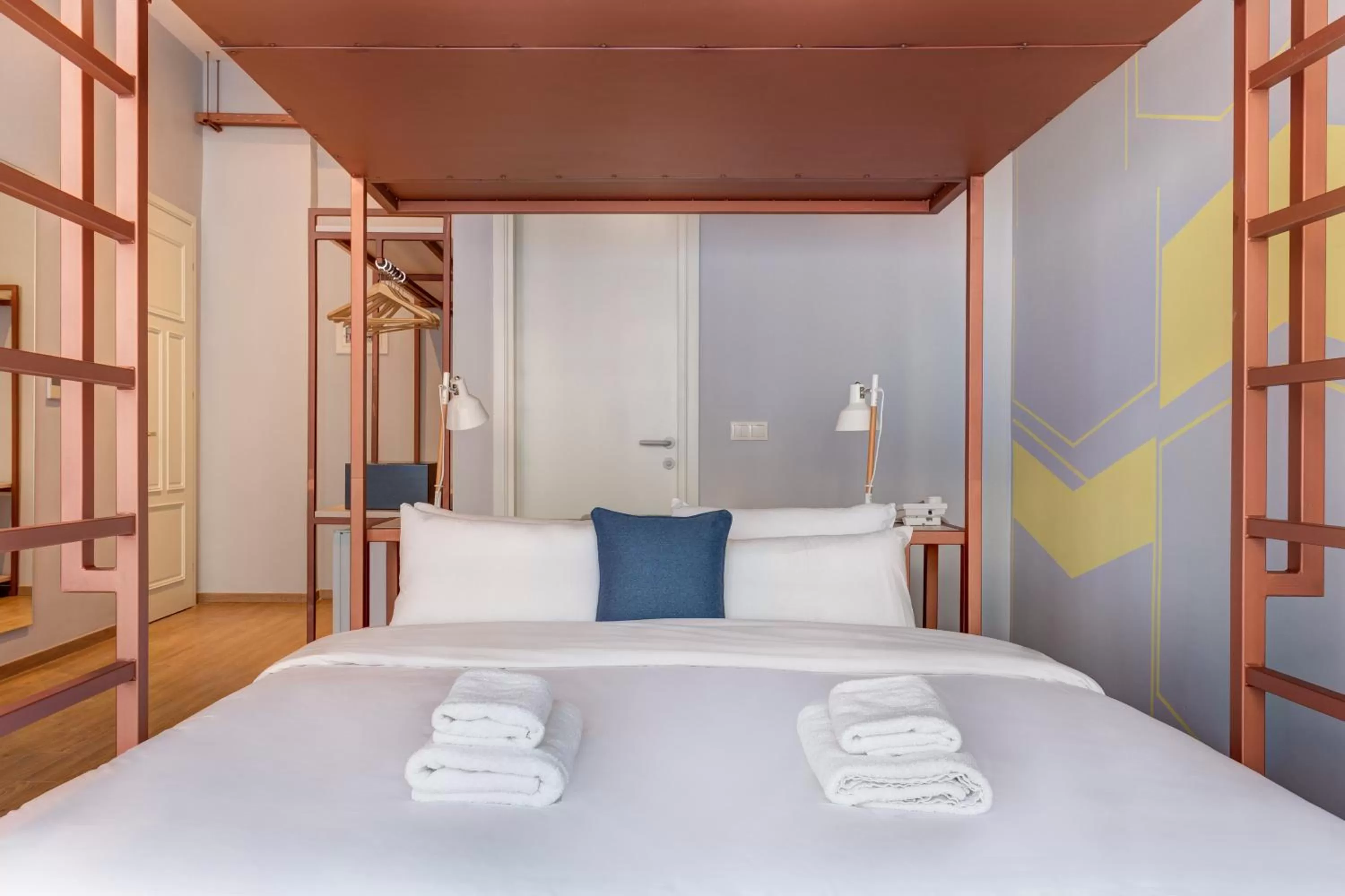 Street view, Bed in Colors Urban Hotel Thessaloniki