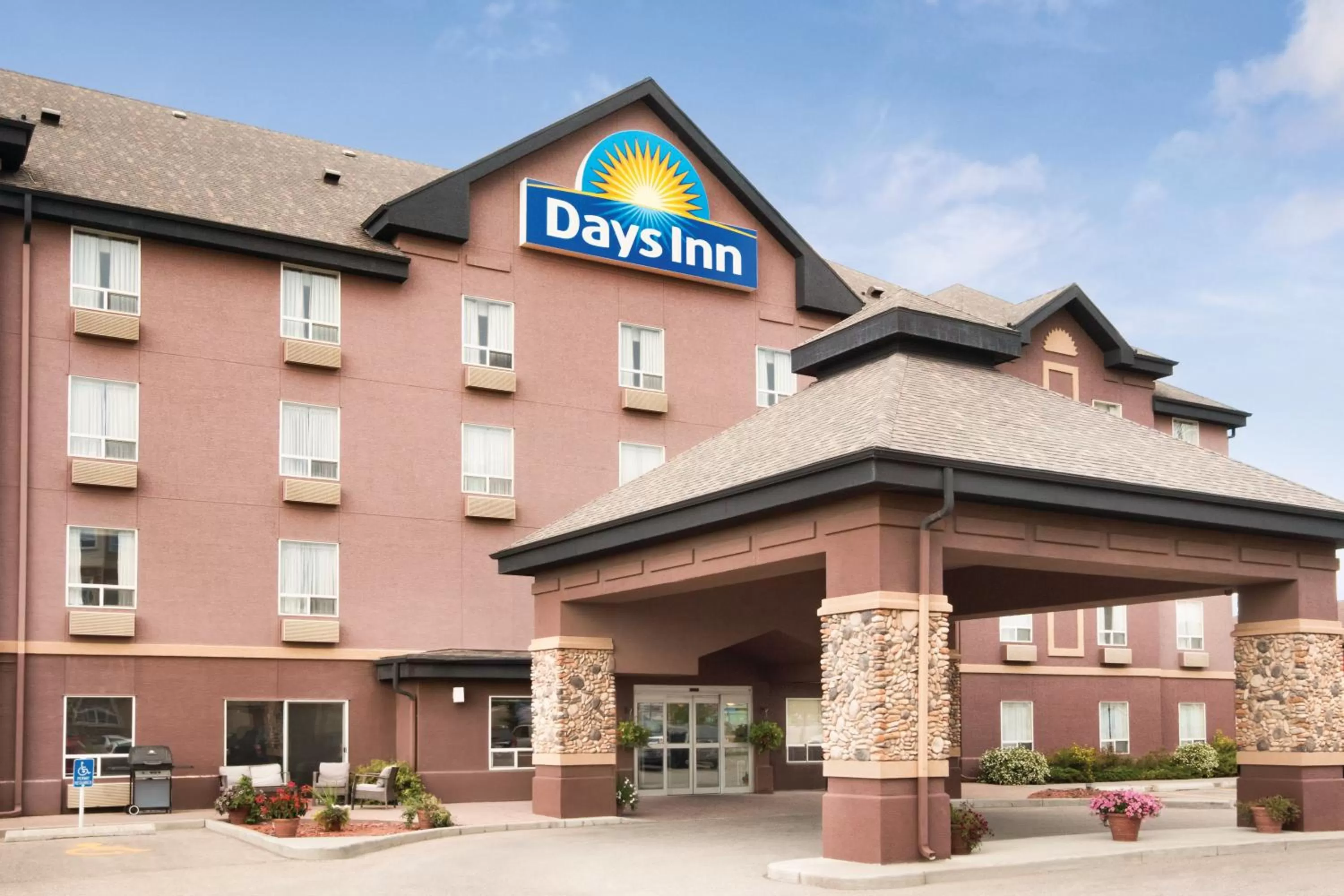 Facade/entrance in Days Inn by Wyndham Calgary Airport