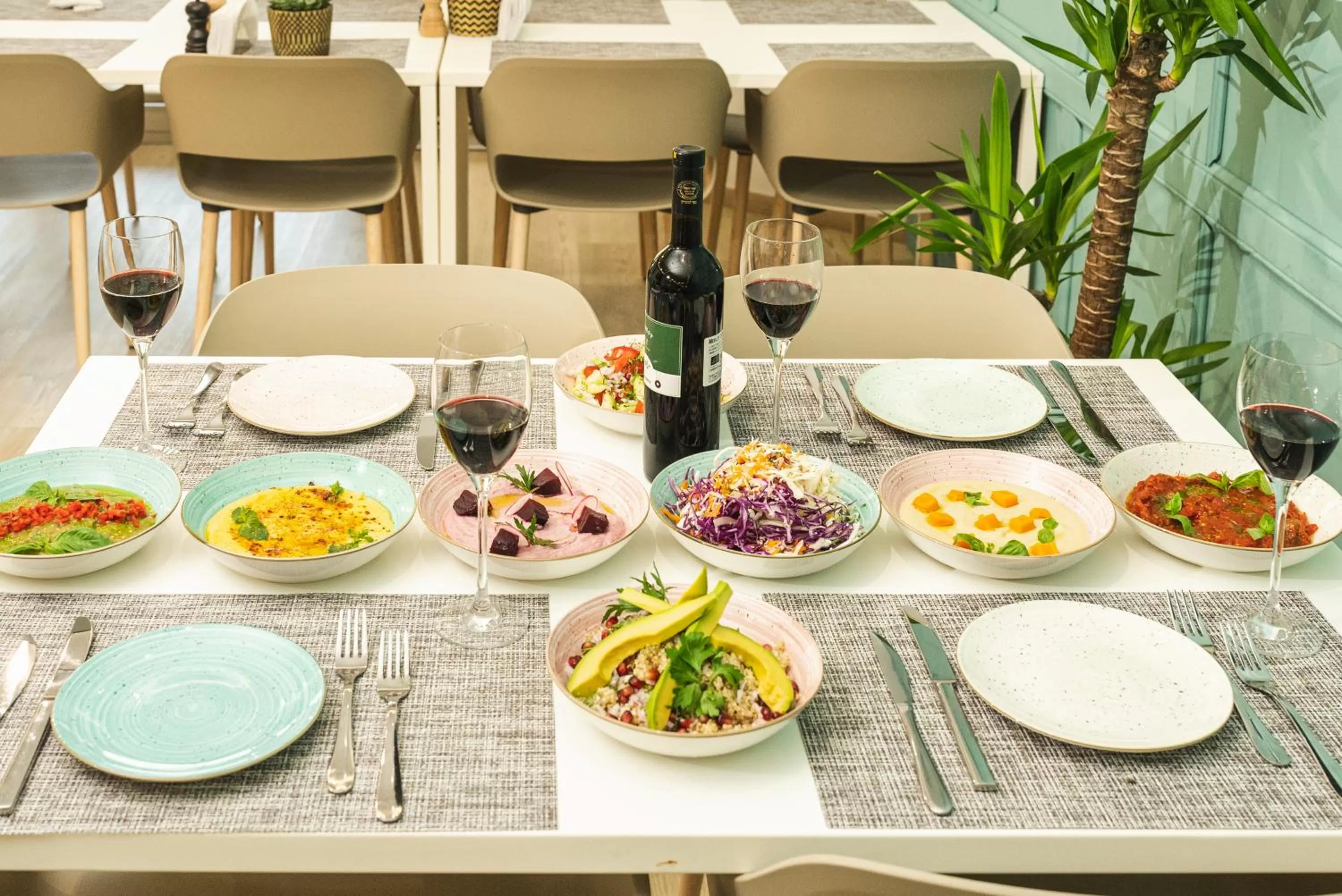 Restaurant/places to eat in Hotel Harmonia by Dukley