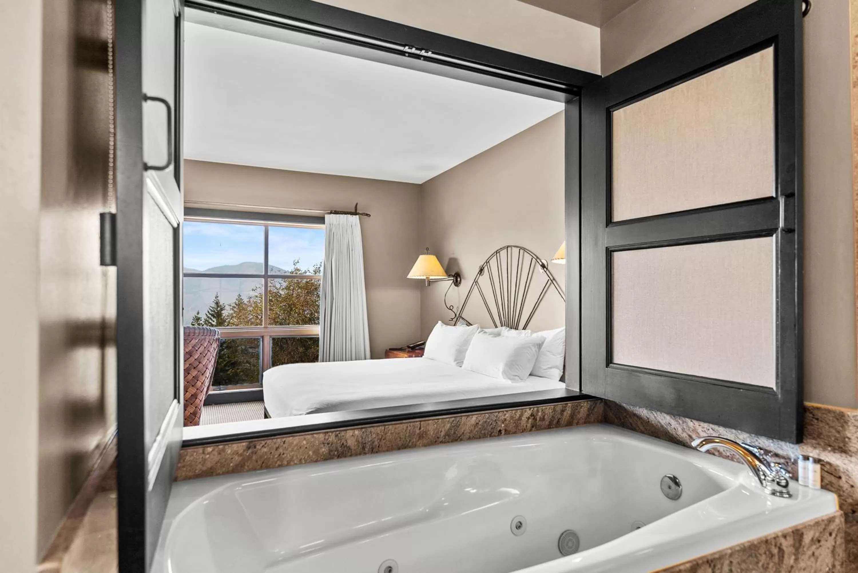 Bath, Bed in Sun Mountain Lodge