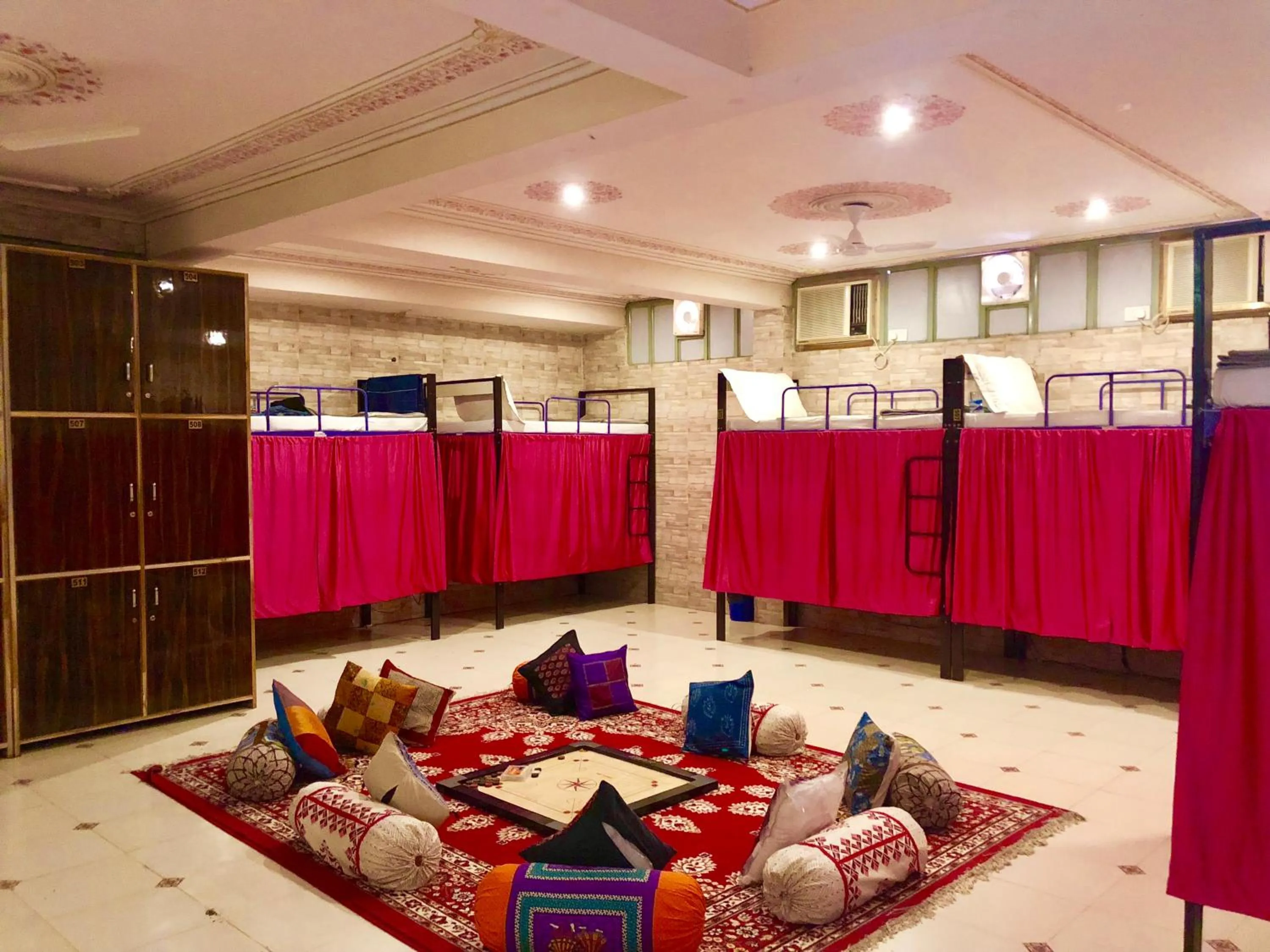 bunk bed in Tuk Tuk Backpackers- Near Jaipur Train Station