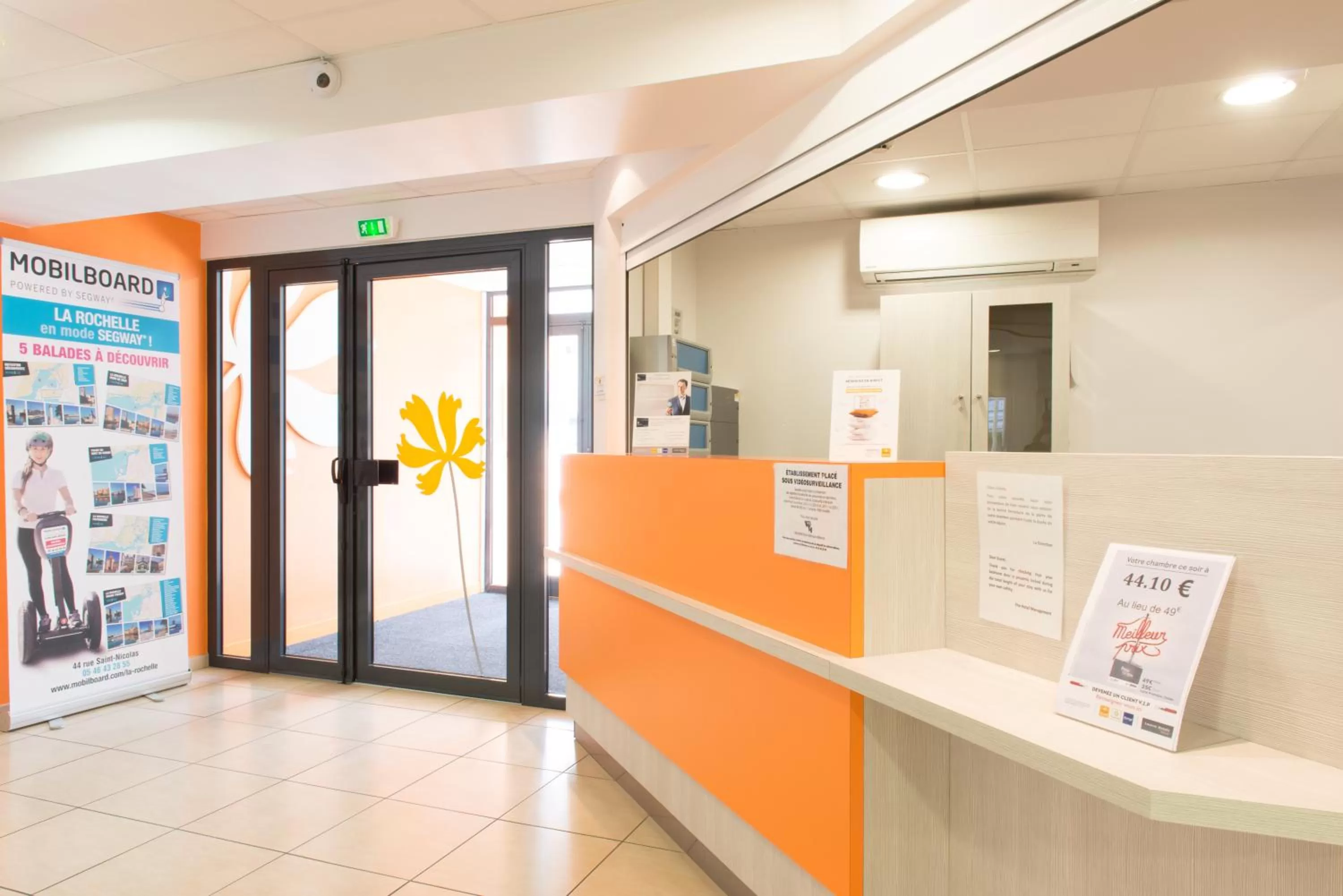 Lobby or reception in Première Classe La Rochelle Centre - Les Minimes