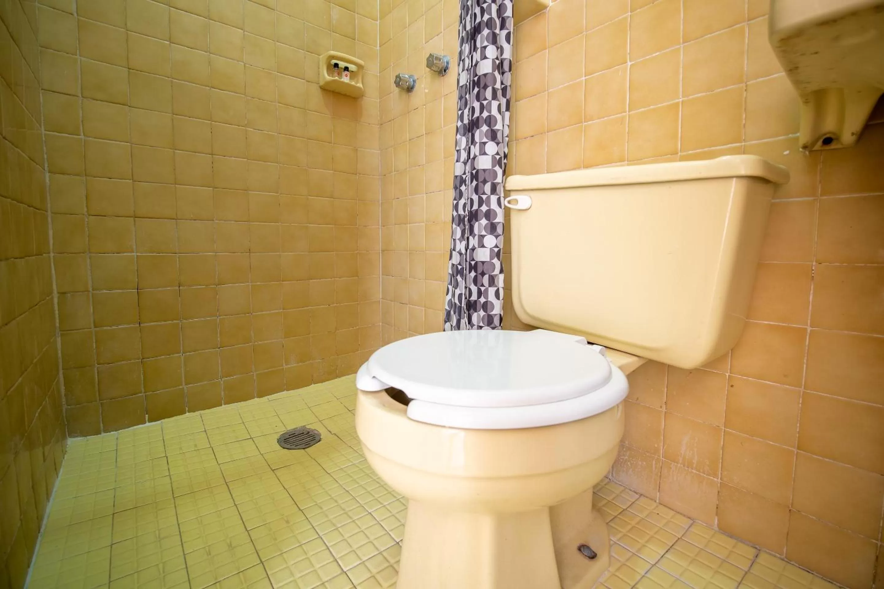 Bathroom in OYO Hotel Arena Surf, Puerto Escondido