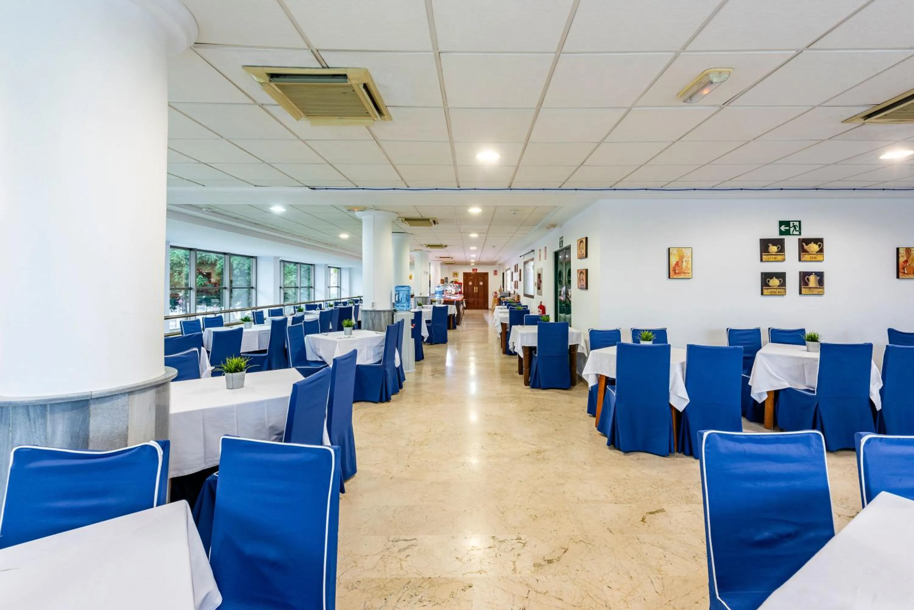 Restaurant/places to eat in Hotel Toboso Almuñécar