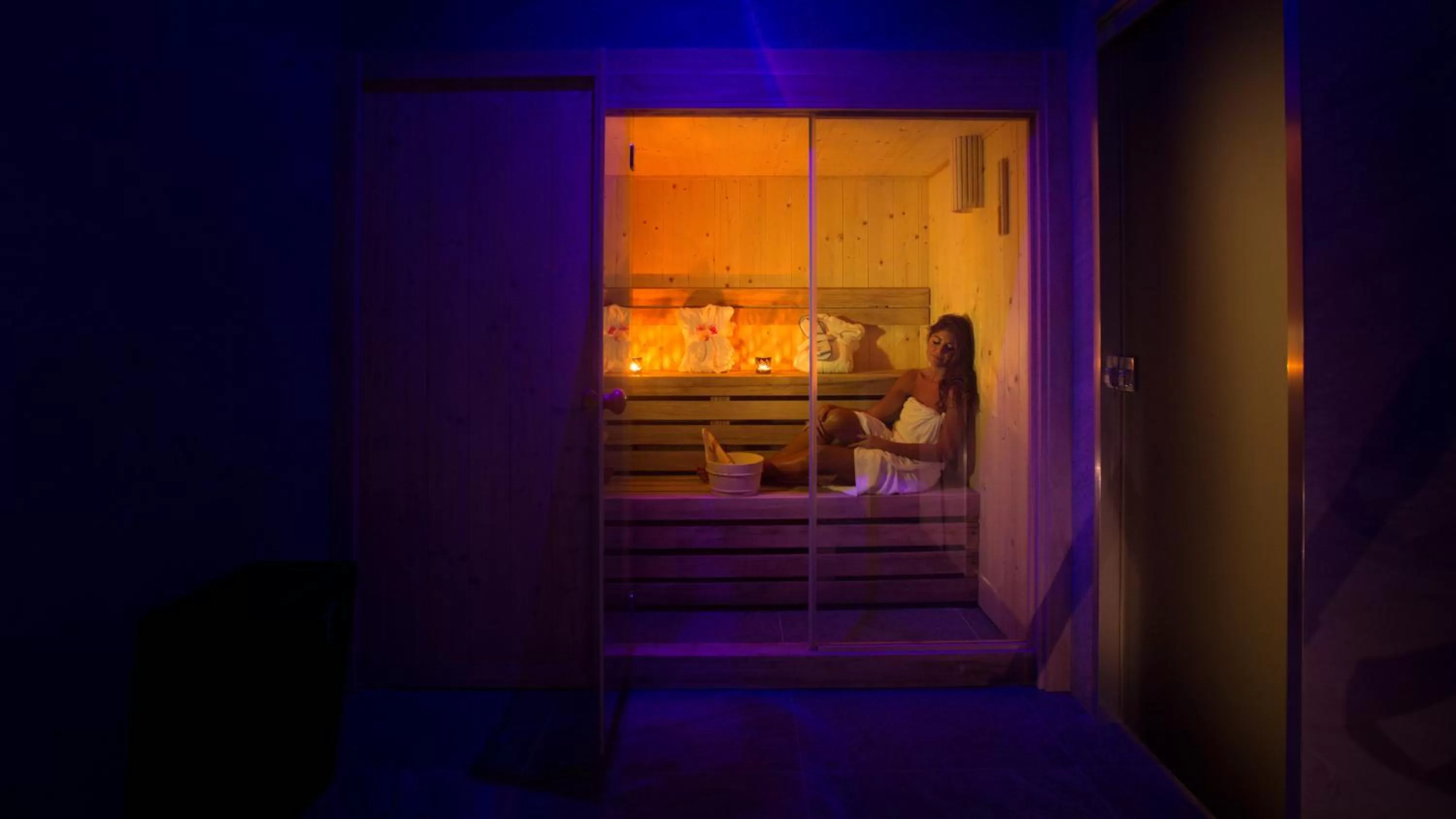 Sauna, Bed in Hotel Crawford