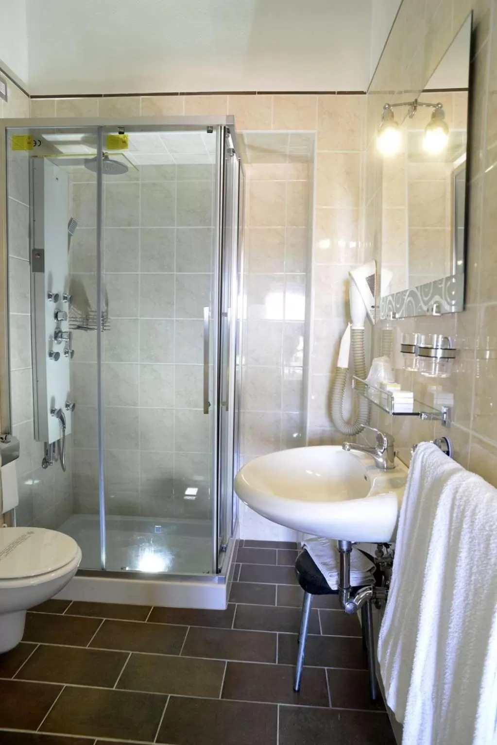 Bathroom in Hotel La Margherita & SPA