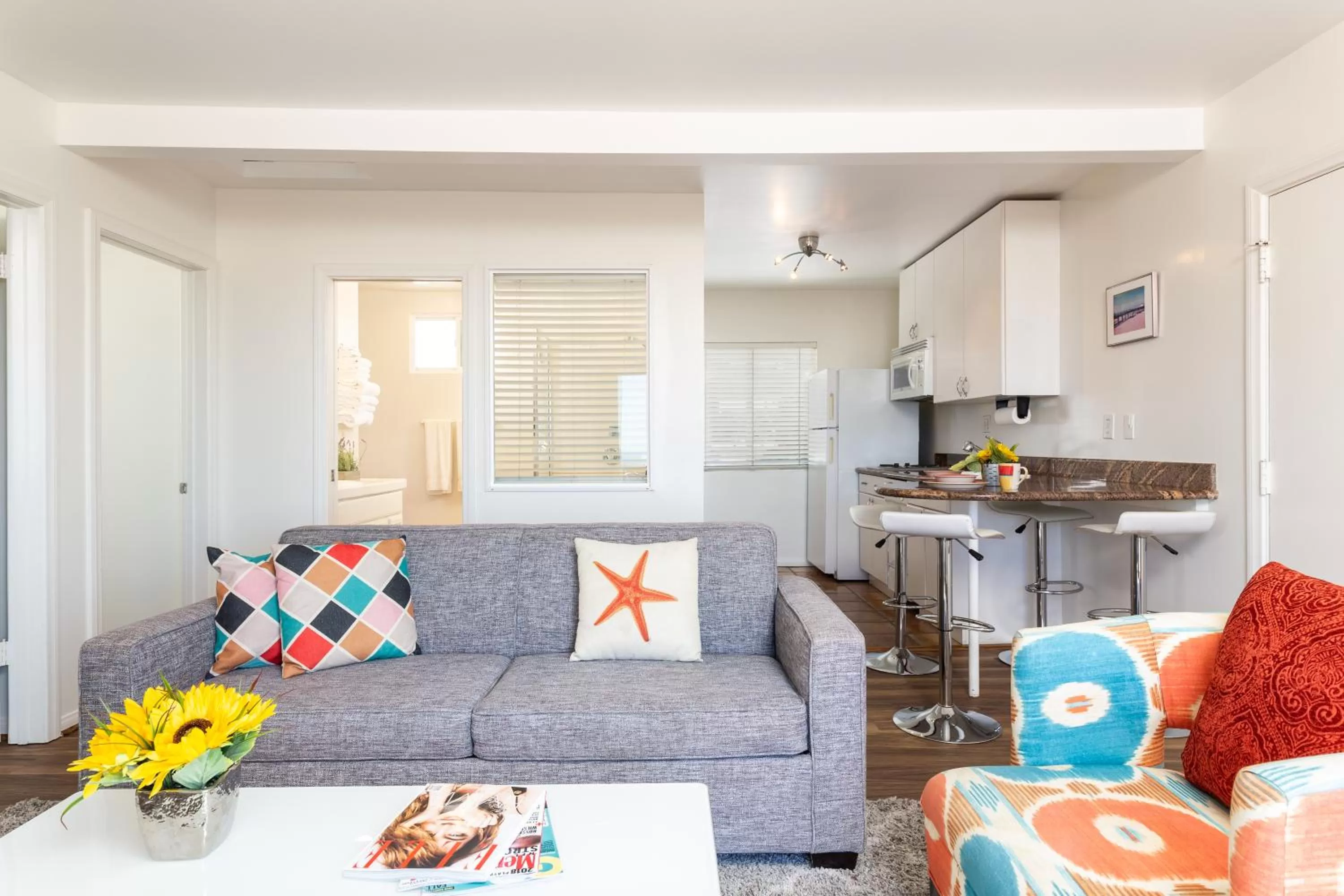 TV and multimedia in The Sea View Inn At The Beach