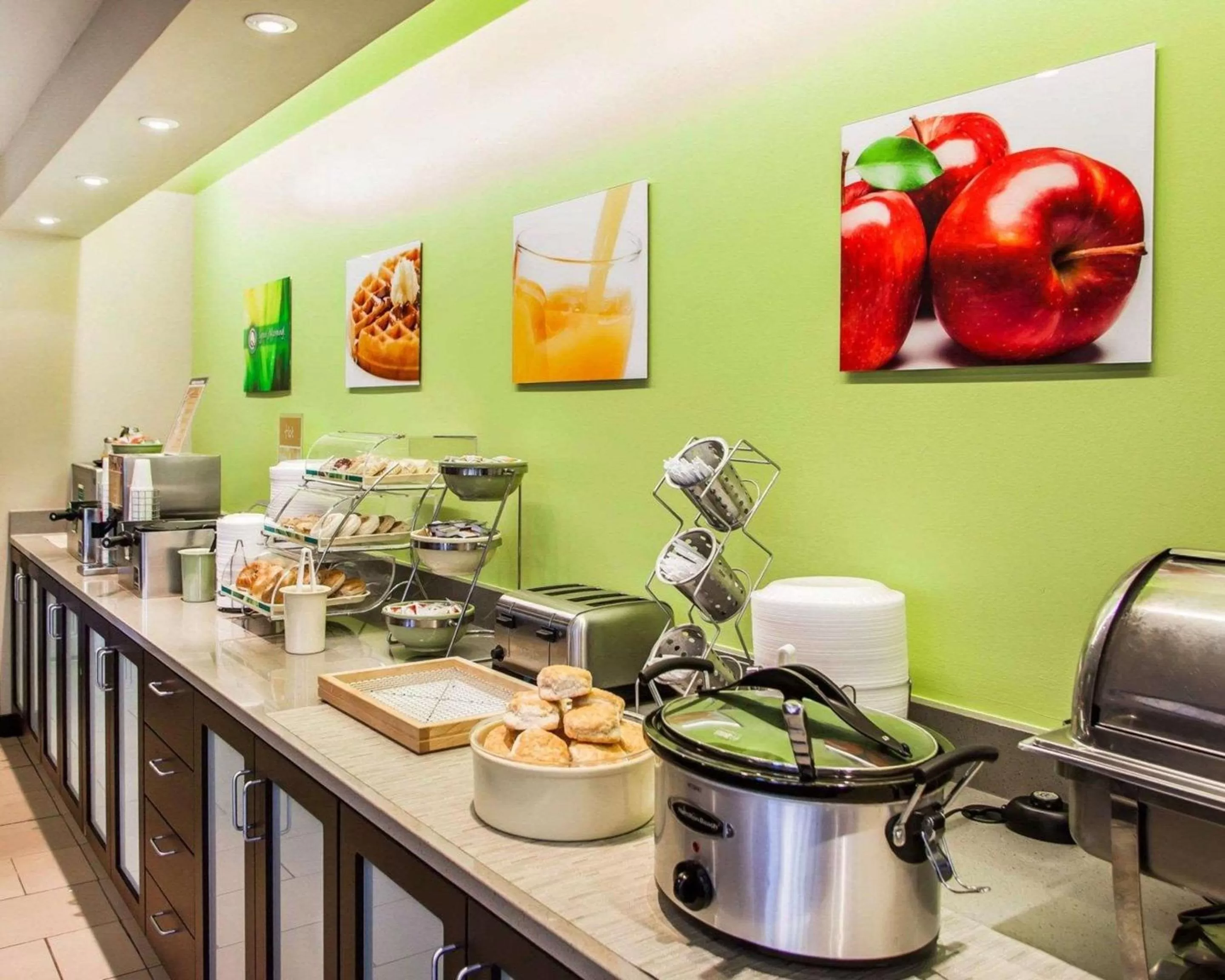 Breakfast in Quality Inn & Suites Peoria North