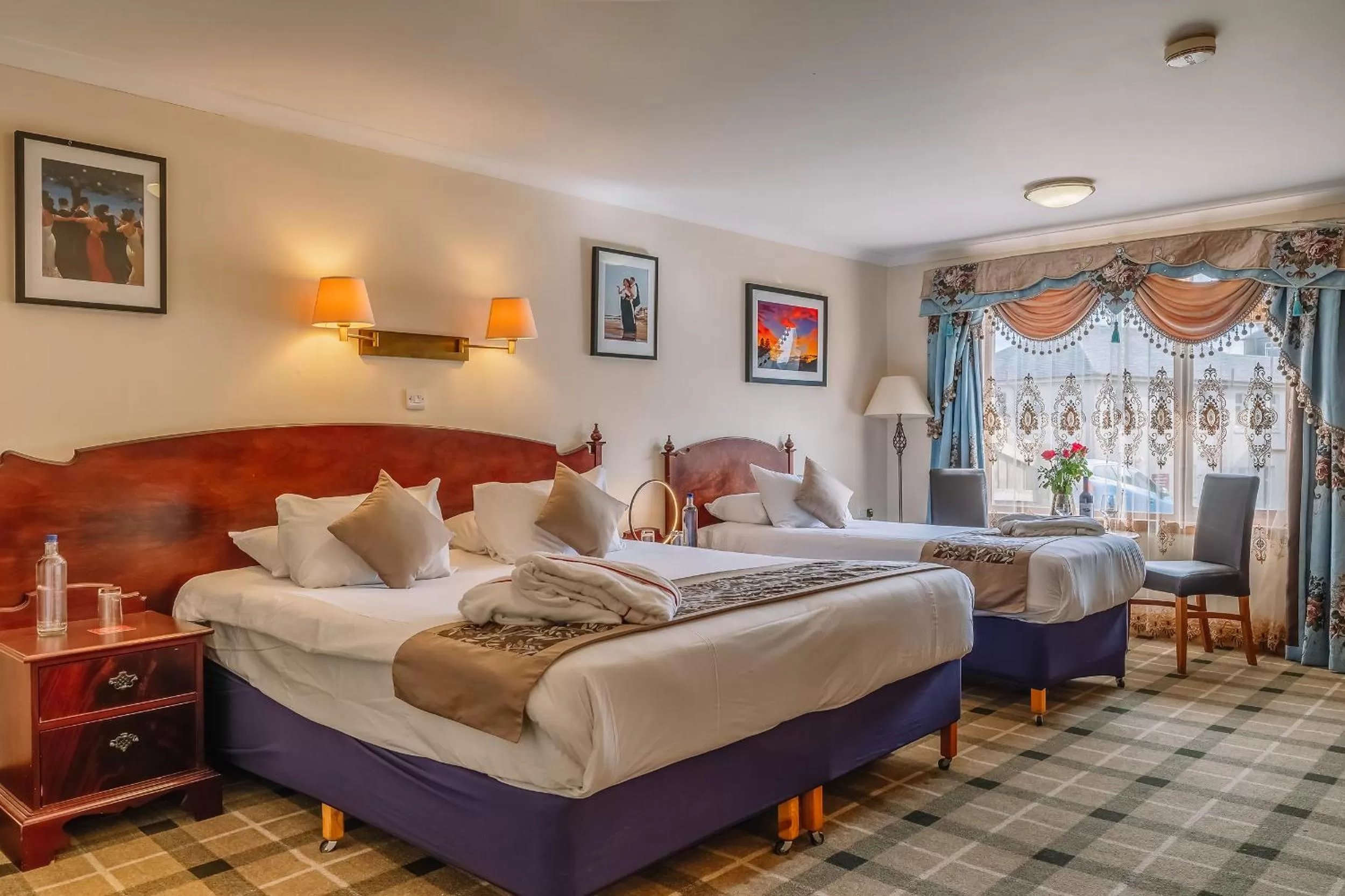 Bed in Muthu Alexandra Hotel