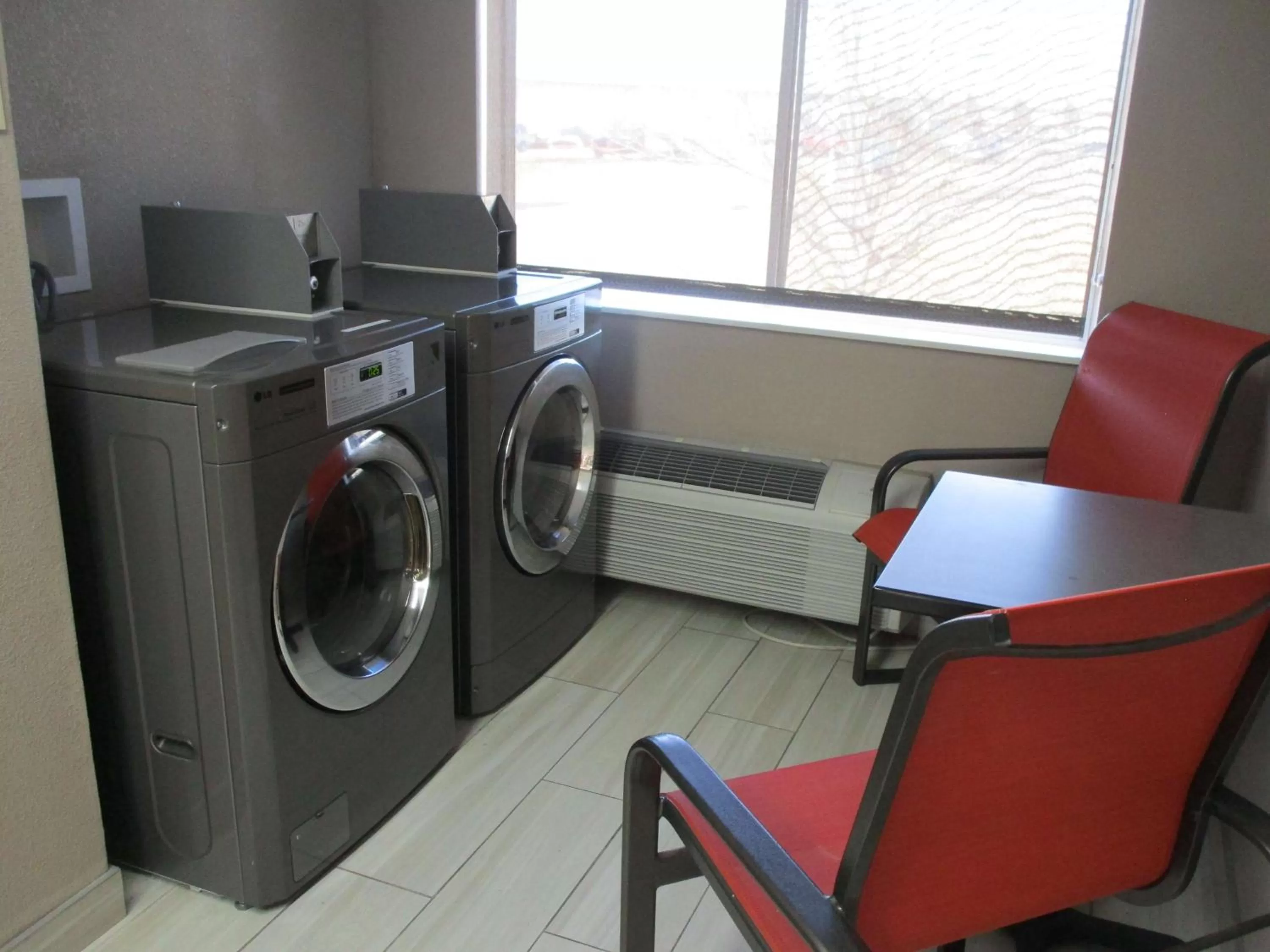 laundry in Best Western Muscatine - Pearl City Hotel