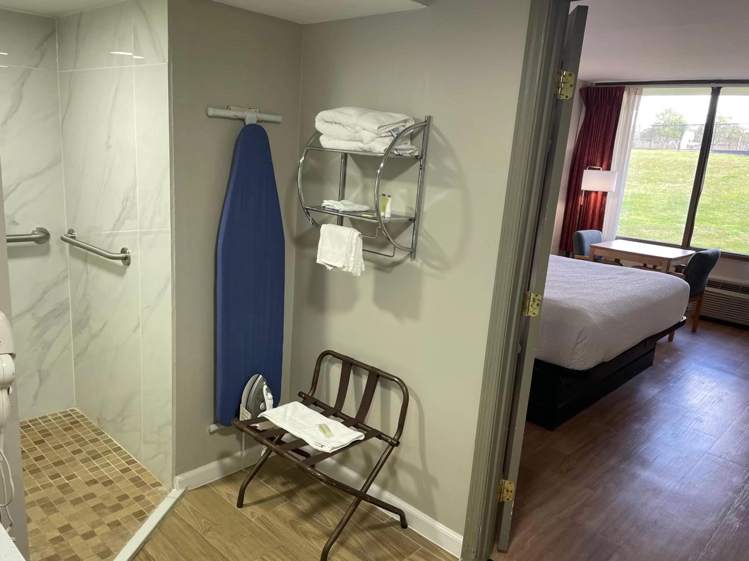 Photo of the whole room, Bed in Days Inn by Wyndham Valdosta/Near Valdosta Mall