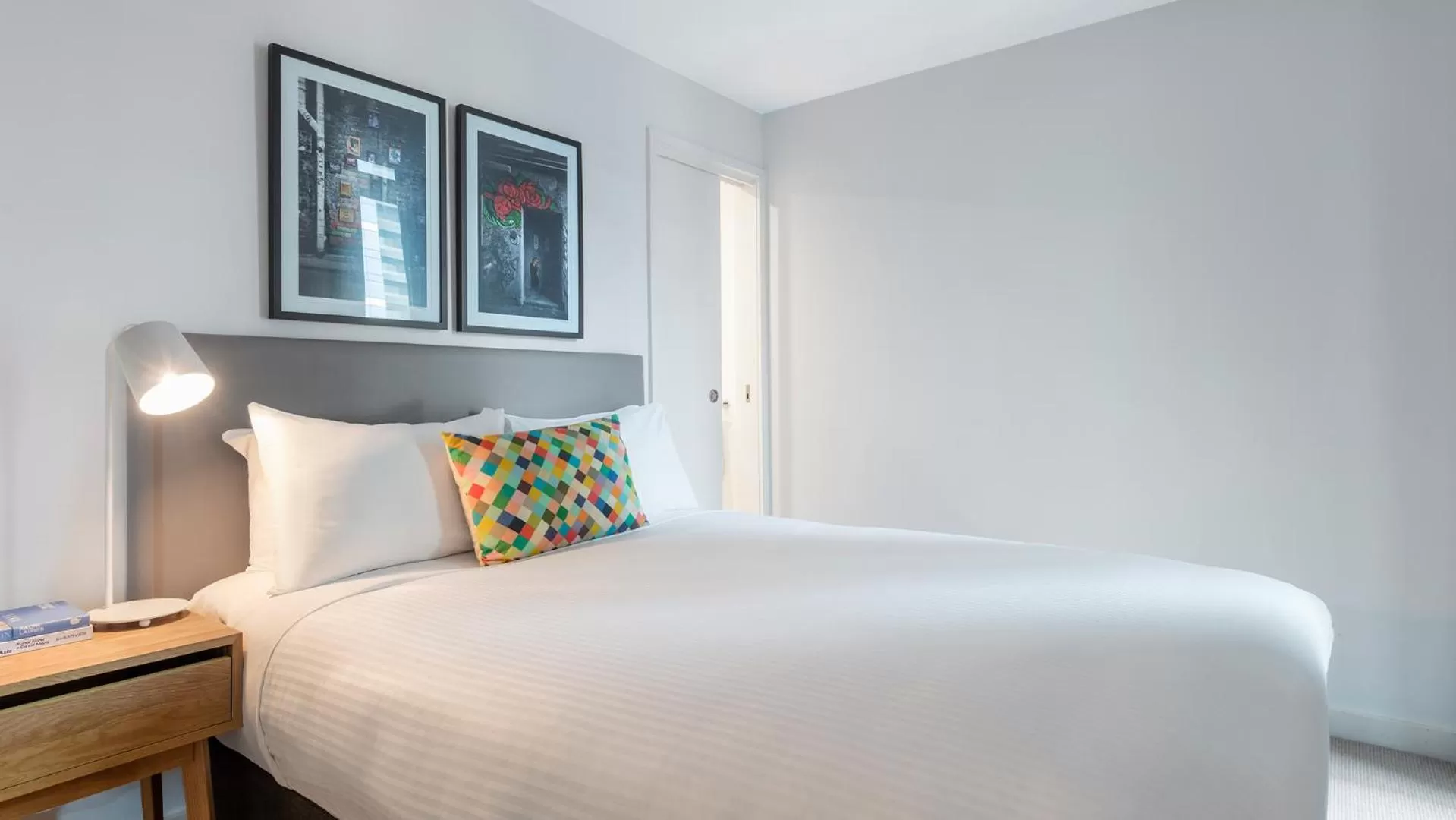 Bed in Oaks Melbourne Southbank Suites