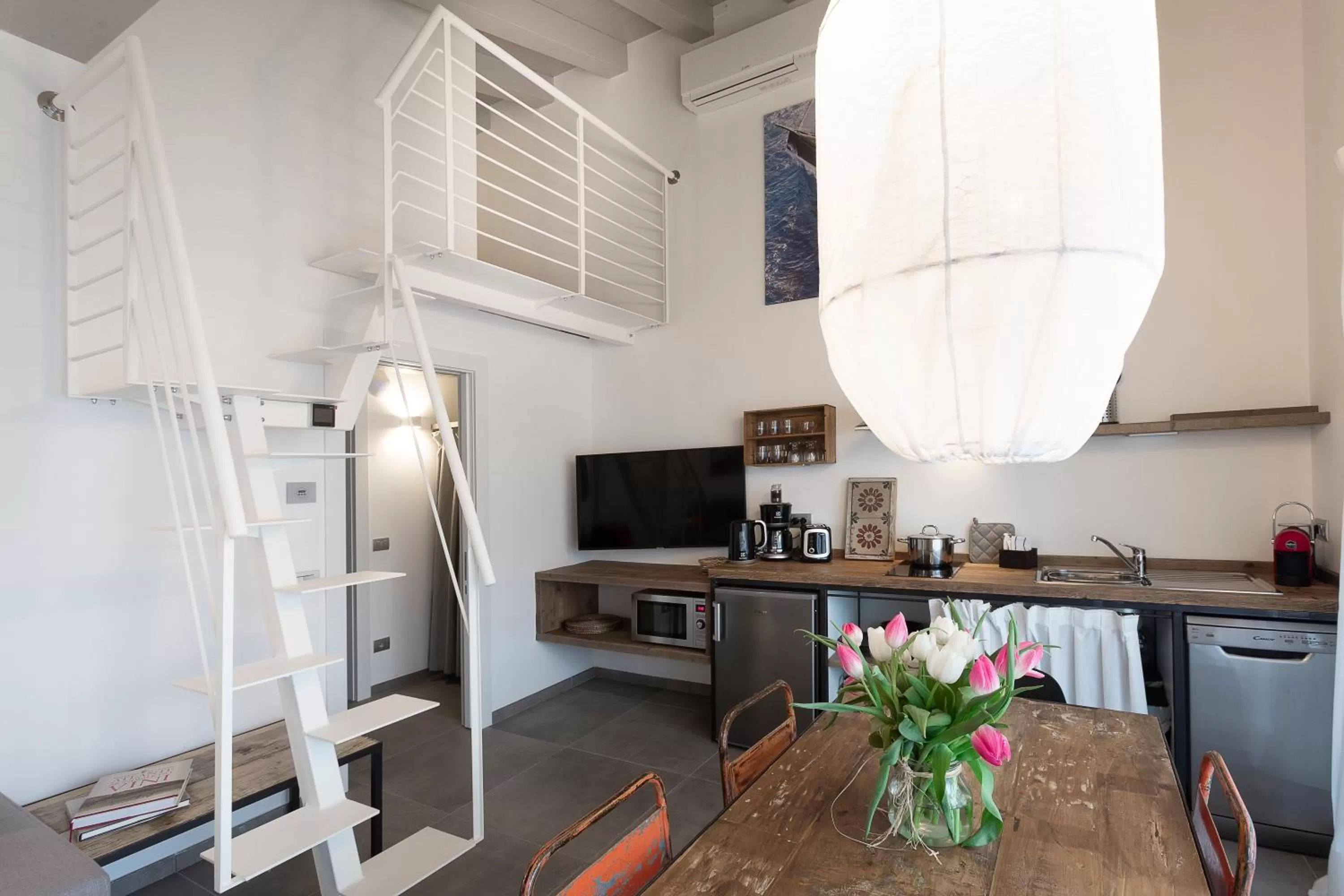 Kitchen or kitchenette in Sunset Residence