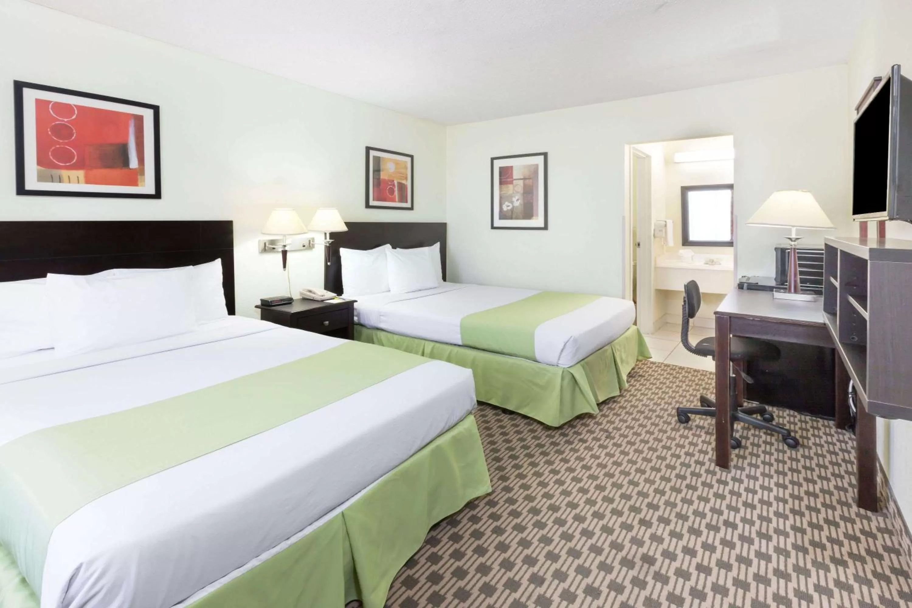 Photo of the whole room, Bed in Days Inn by Wyndham Irving Grapevine DFW Airport North