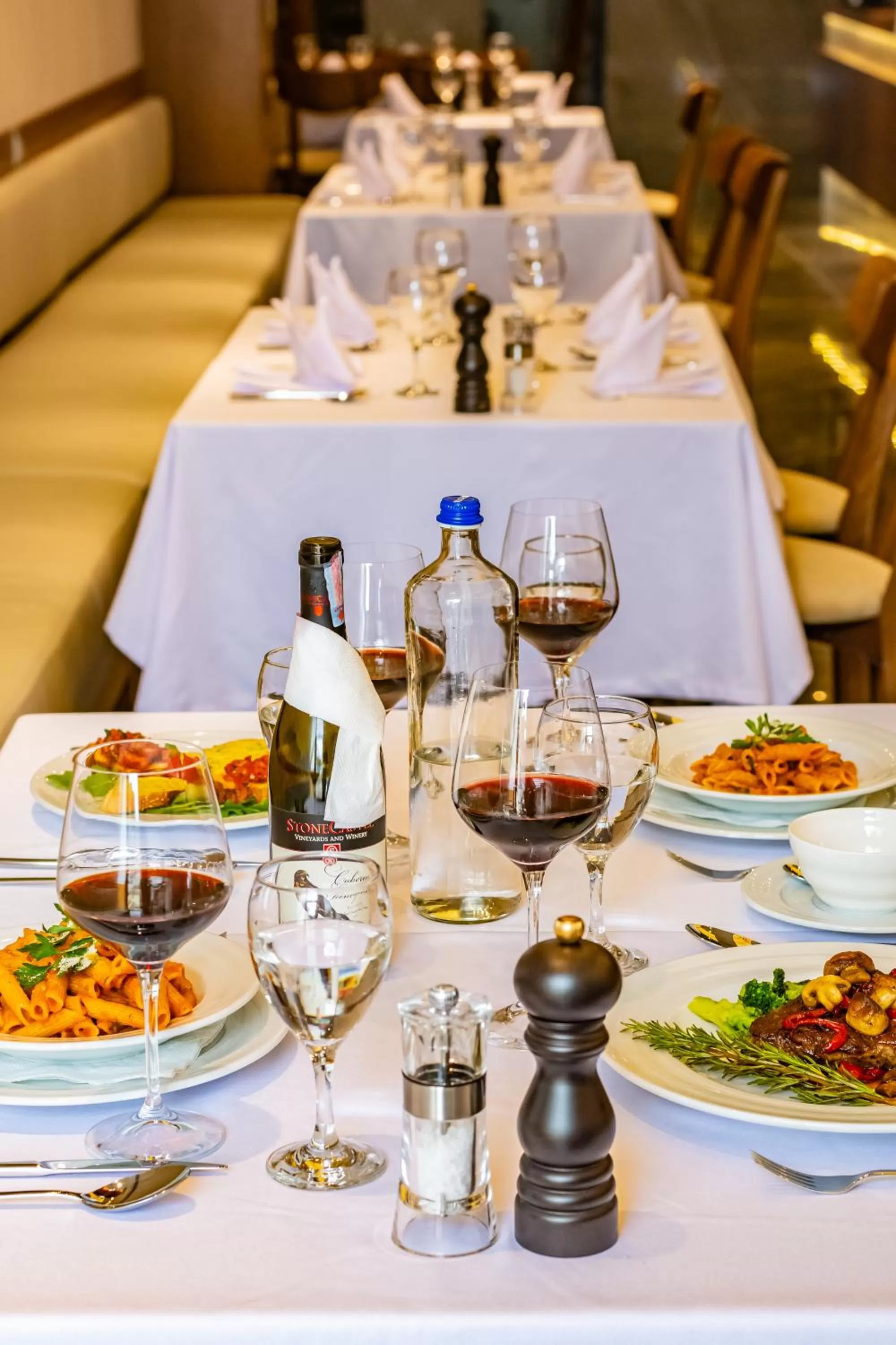 Restaurant/places to eat in Hotel Prishtina