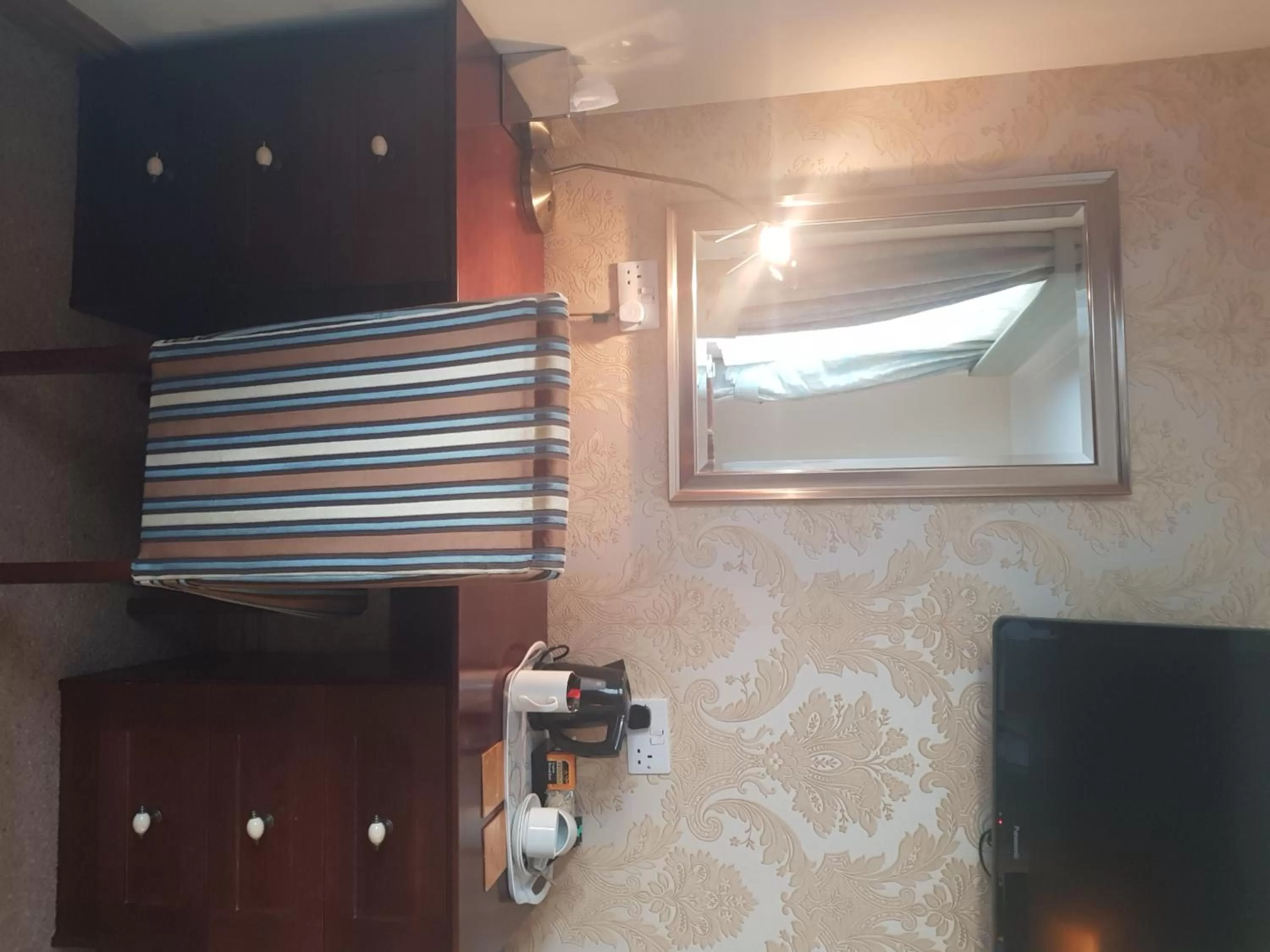 TV and multimedia, TV/Entertainment Center in The Chetwynde Hotel