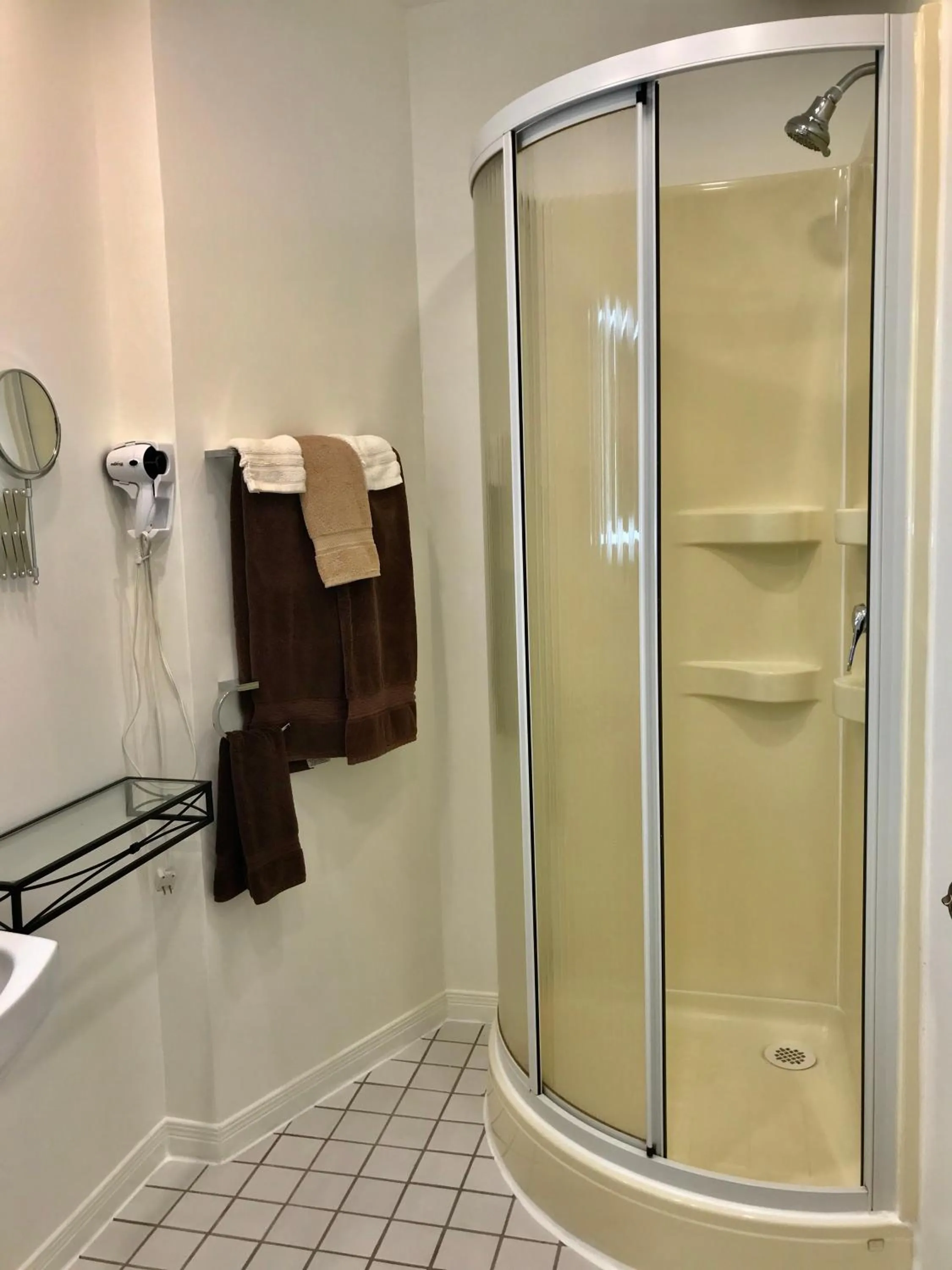 Bathroom in Auberge du Sault-à-la-Puce