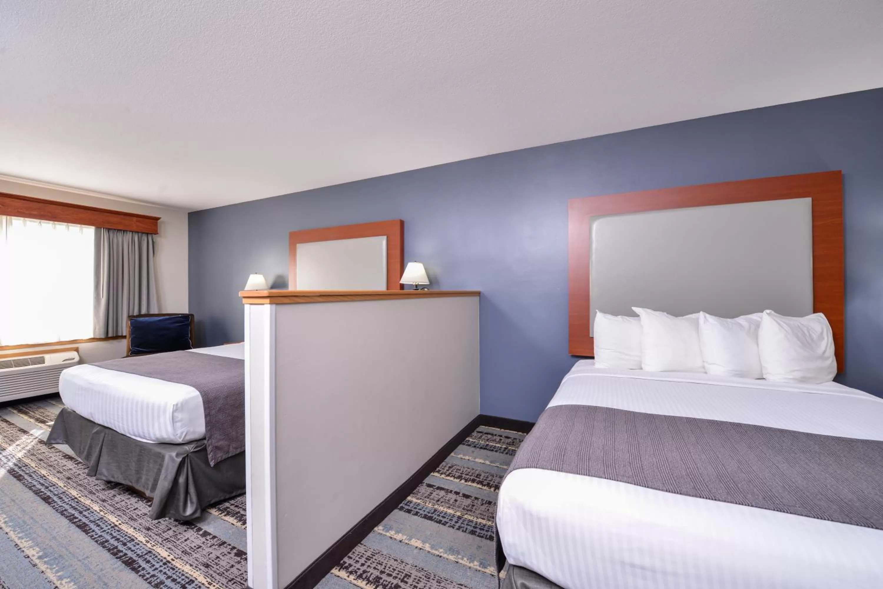 Bedroom, Bed in Best Western Newberg Inn