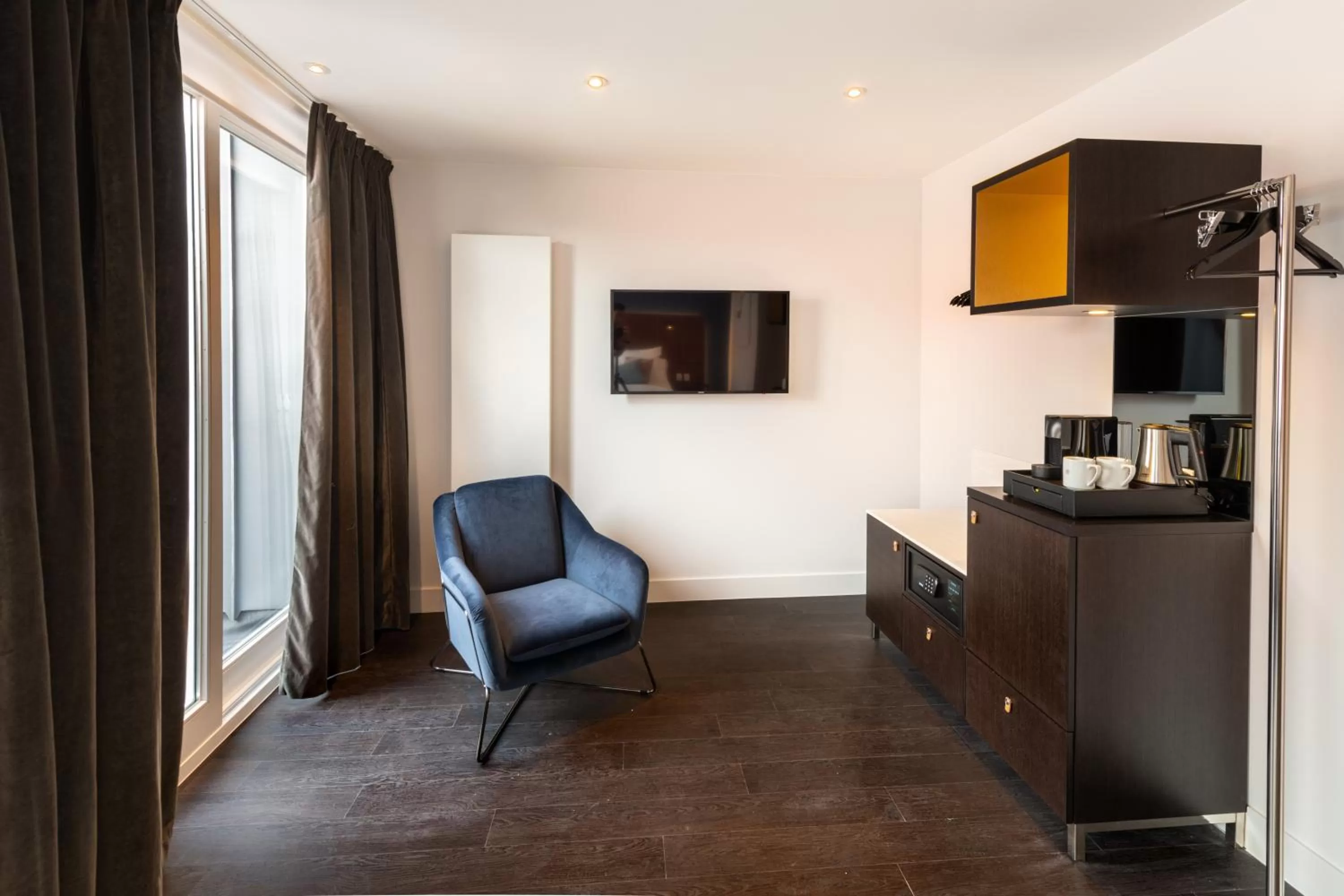 TV and multimedia in Boutique Hotel Sablon by CW Hotel Collection