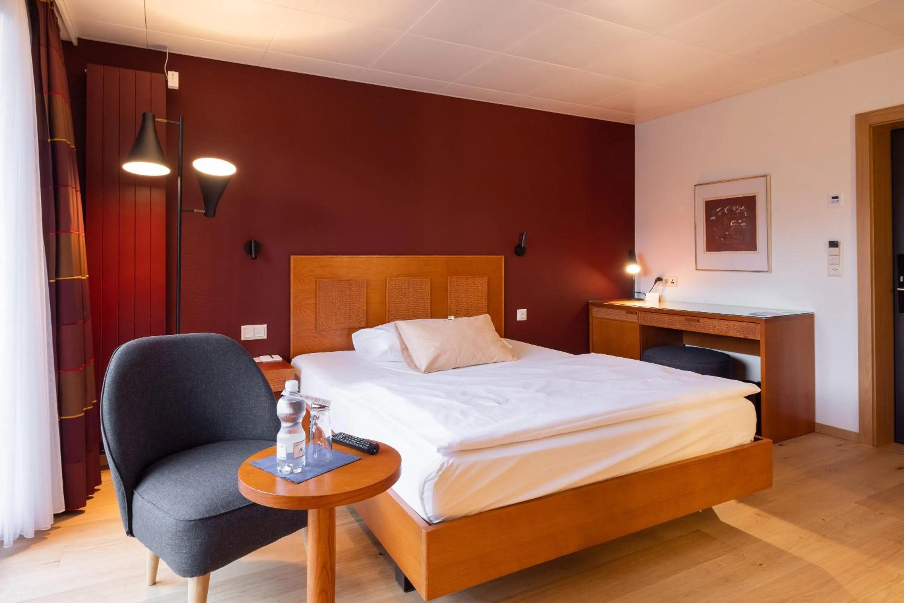 Bedroom, Bed in Engimatt City & Garden Hotel