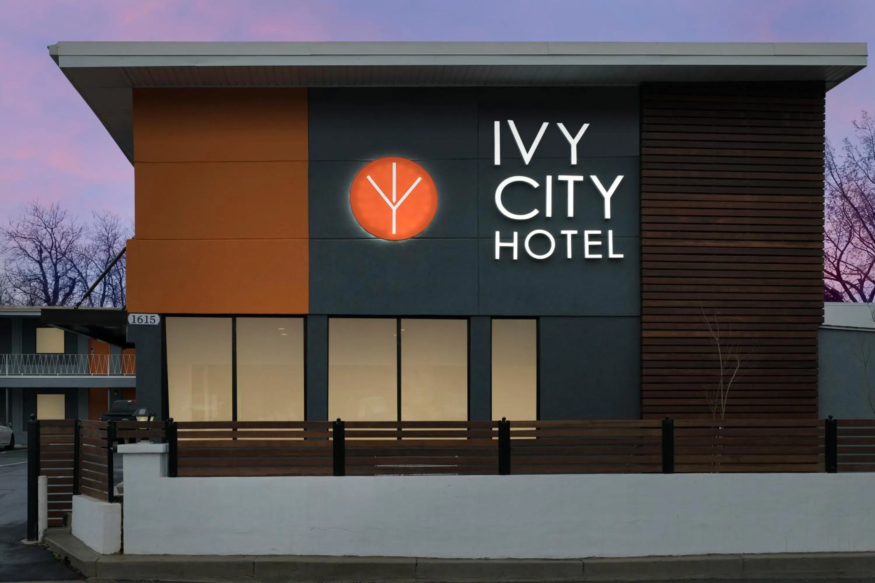 Facade/entrance in Ivy City Hotel