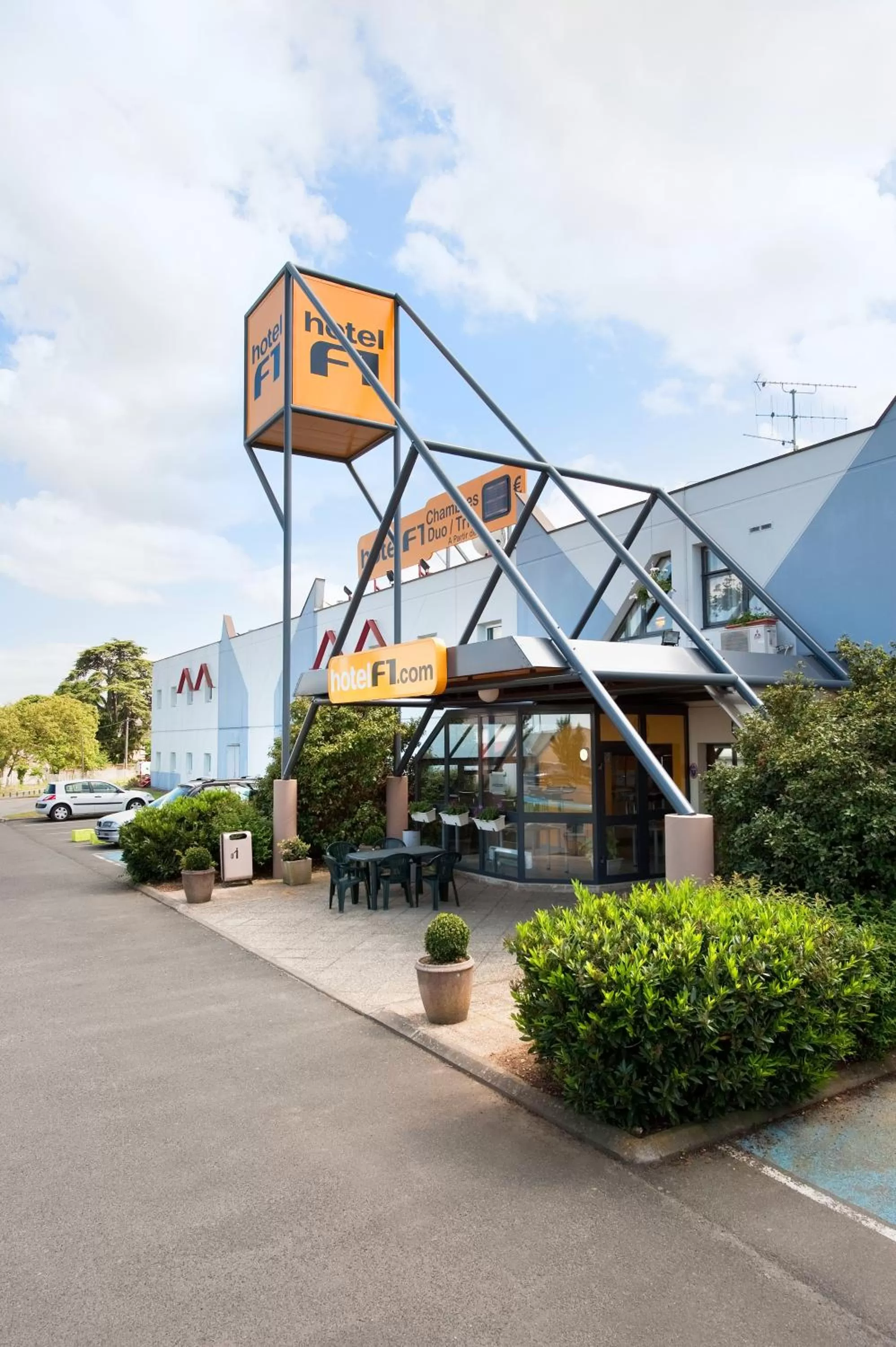 Patio in hotelF1 Chartres