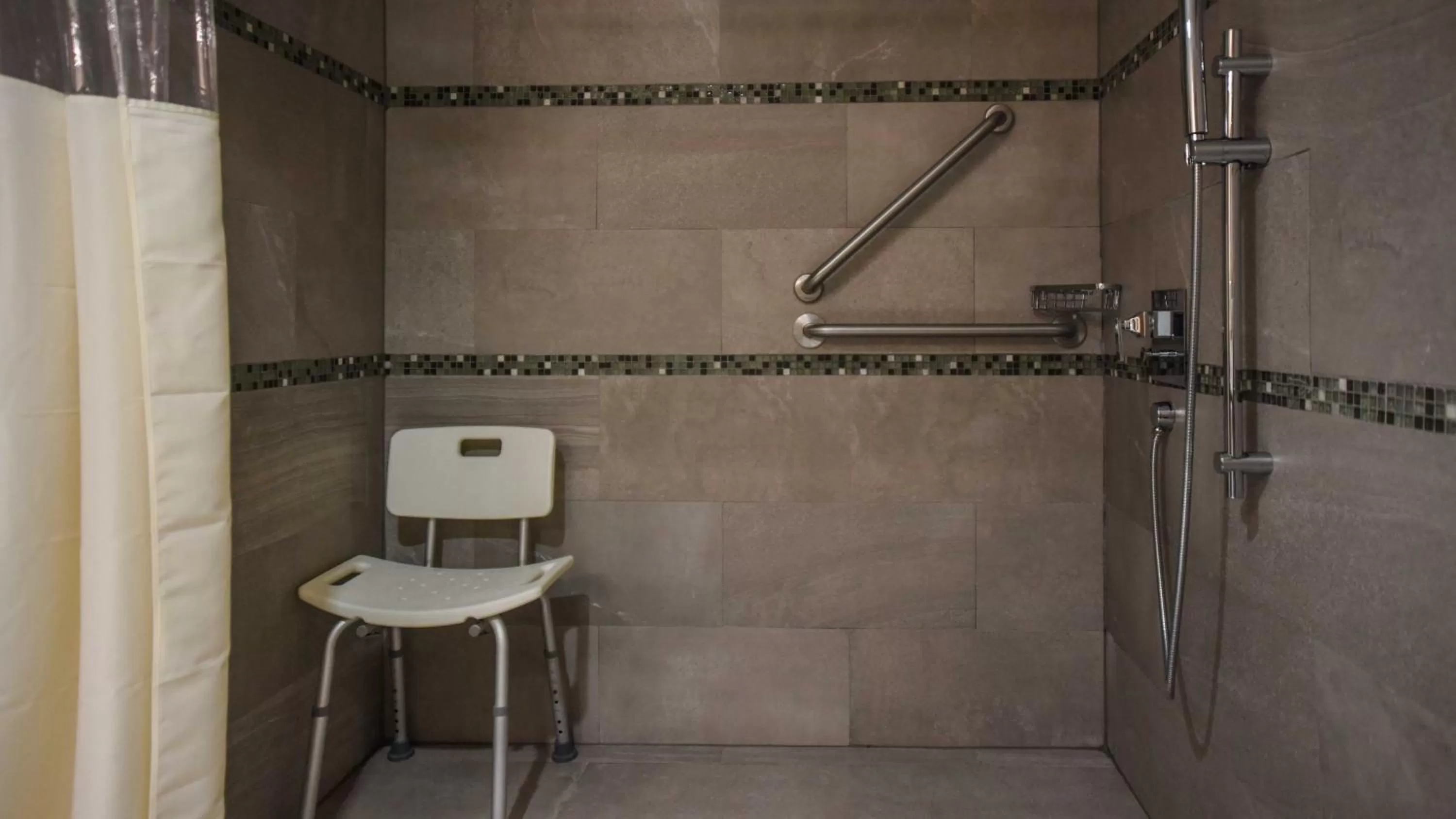 Bathroom in Holiday Inn Express and Suites Celaya by IHG