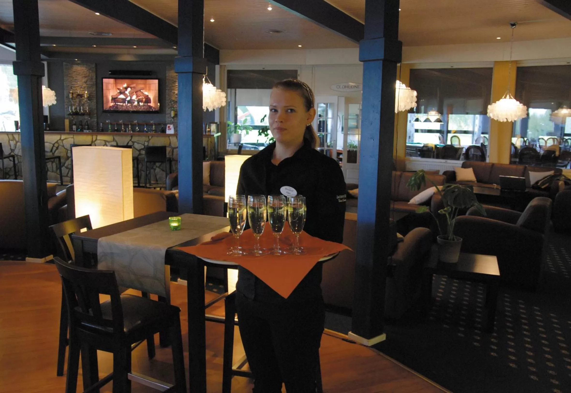 Evening entertainment in Revontuli Resort Rooms