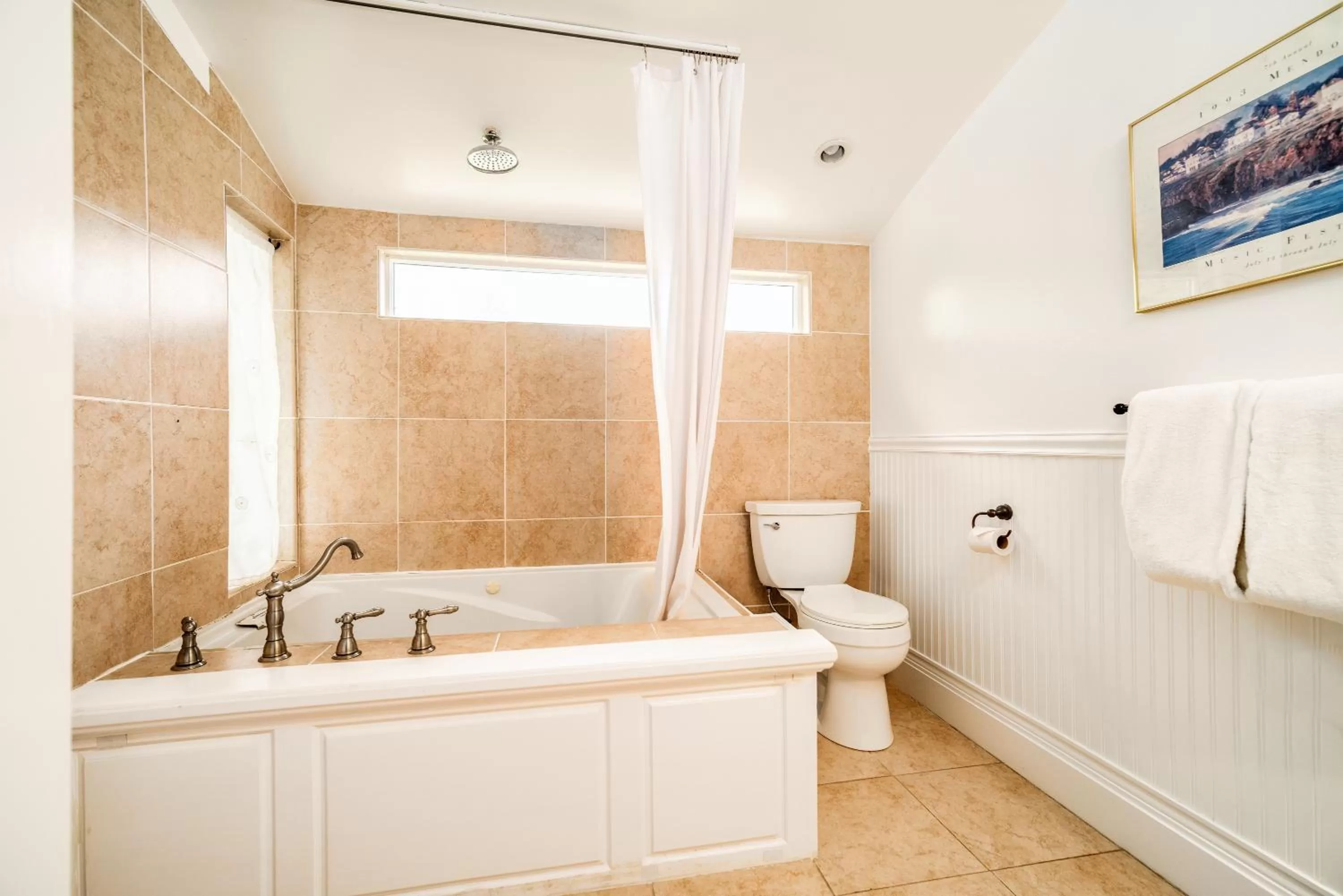 Toilet in Agate Cove Inn