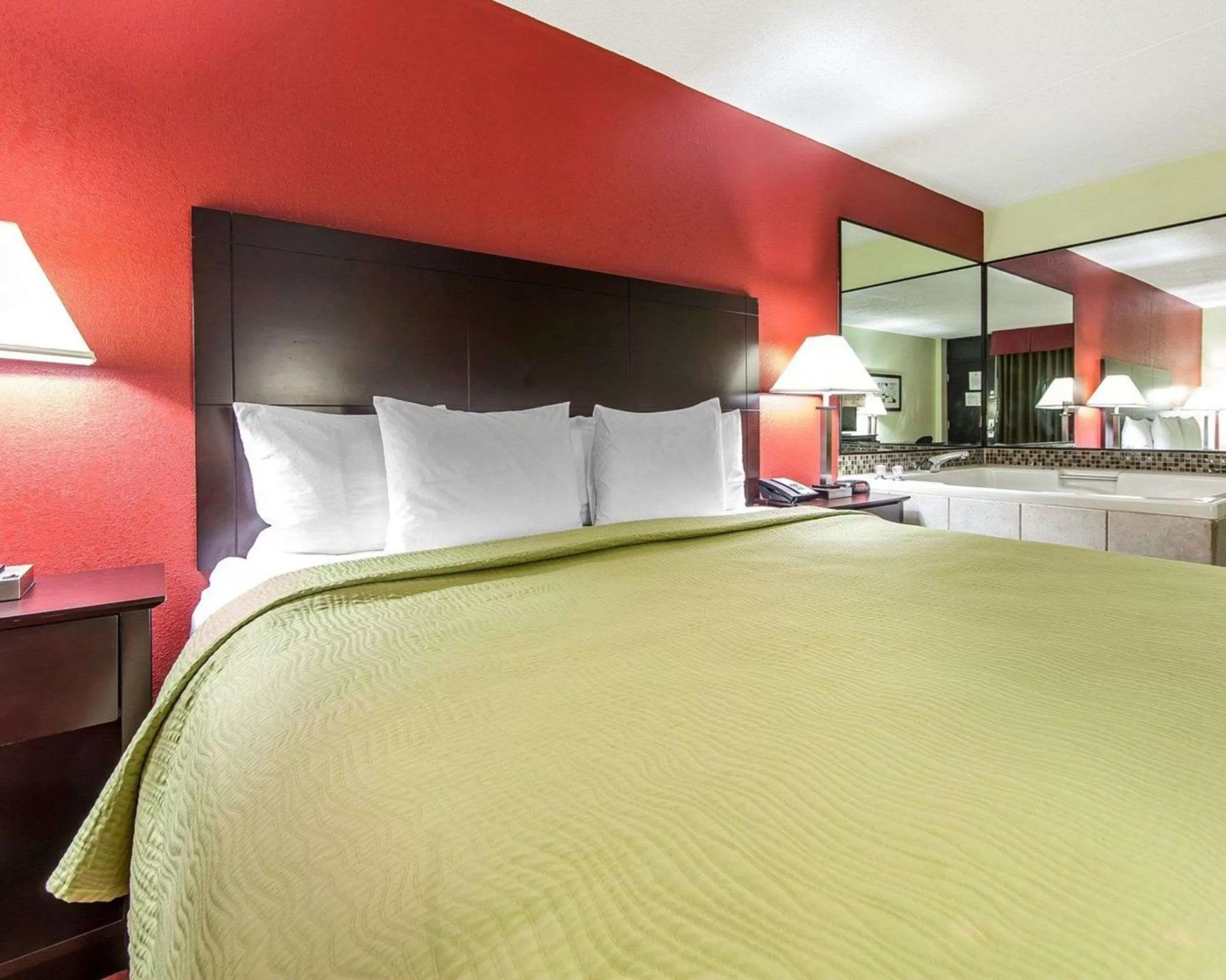 Photo of the whole room, Bed in Quality Inn Sweetwater West