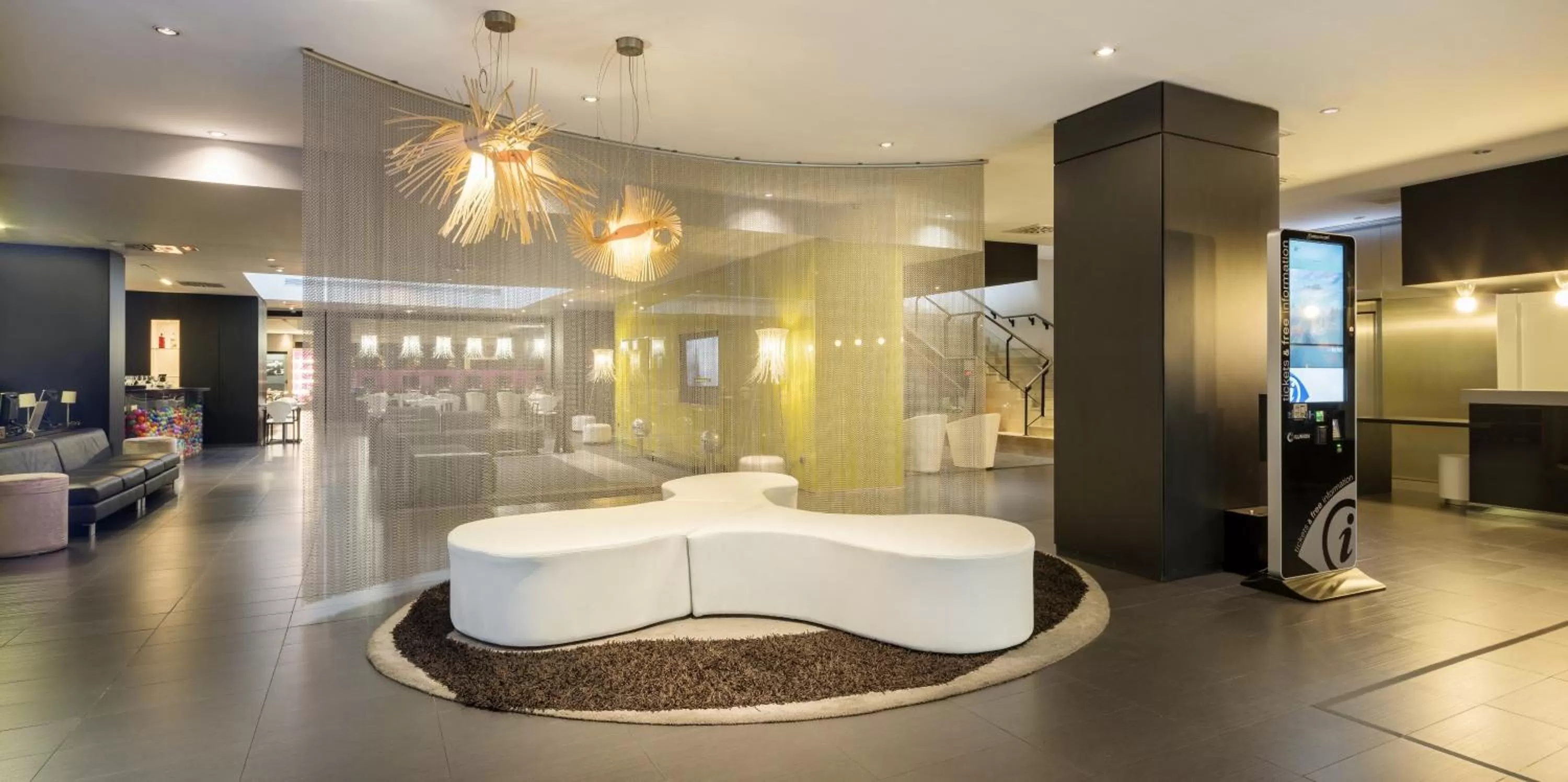 Lobby or reception in Ilunion Bel-Art