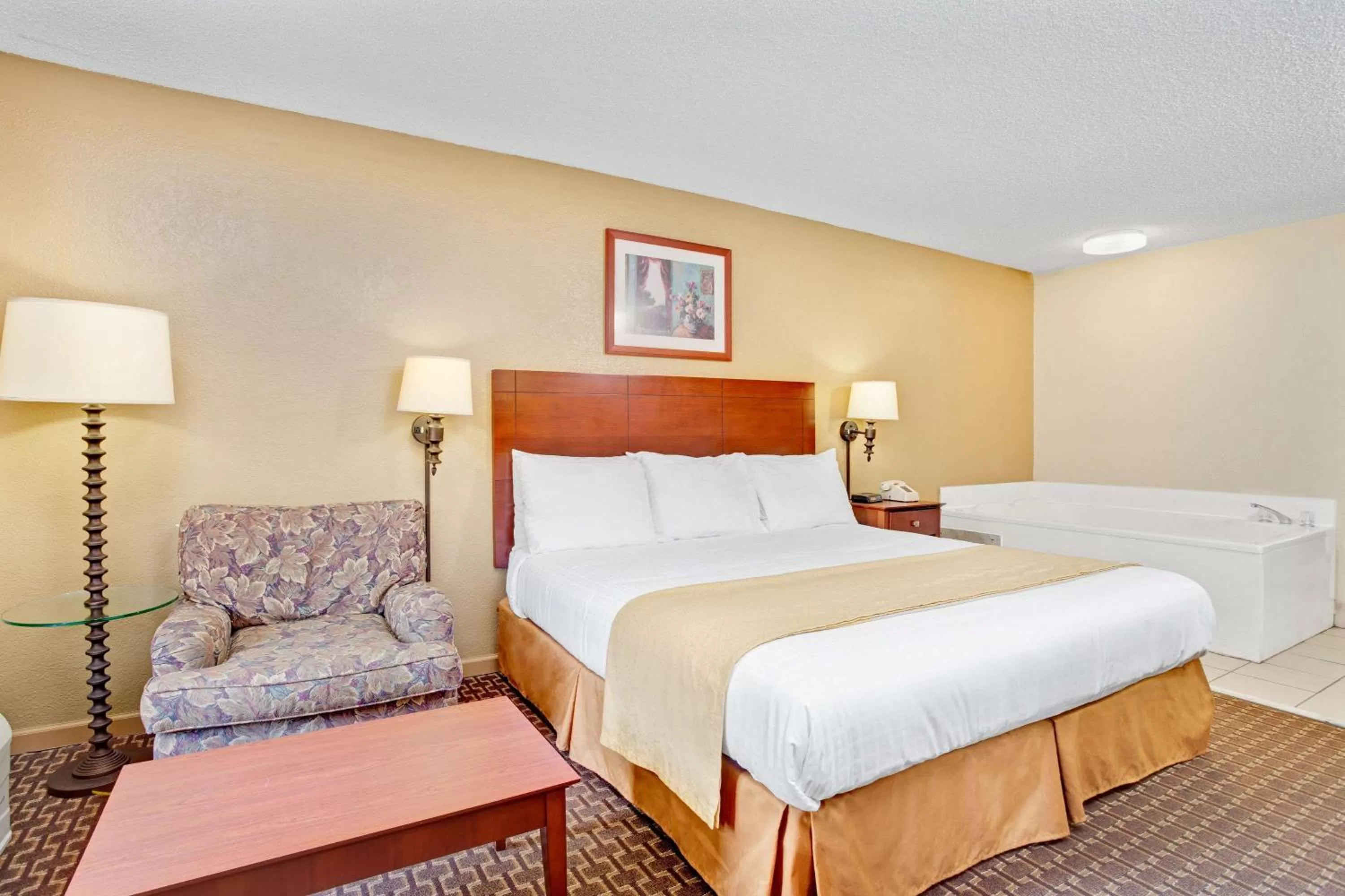 Photo of the whole room, Bed in Days Inn & Suites by Wyndham Stockbridge South Atlanta