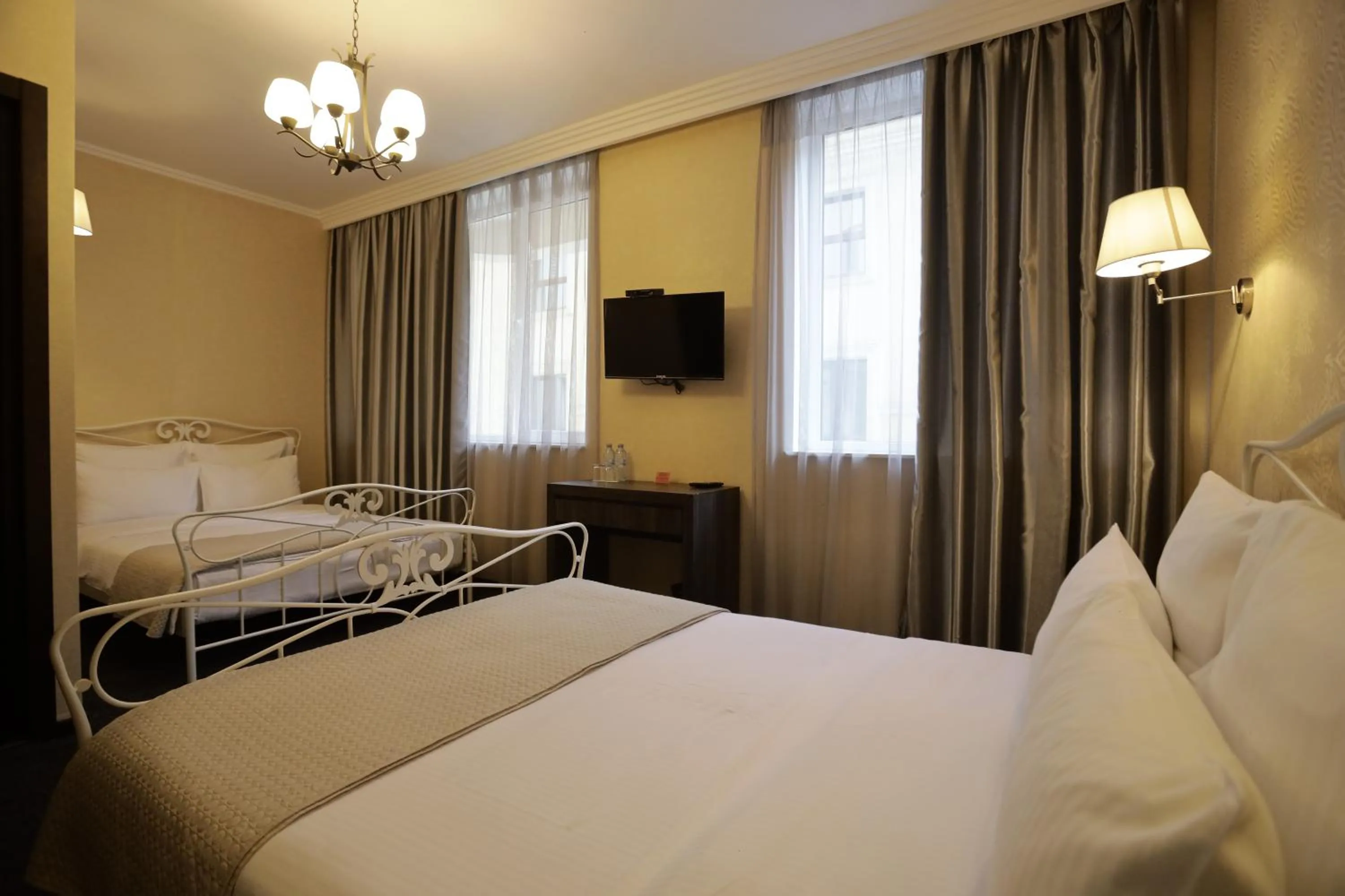 Bed in Redline Hotel